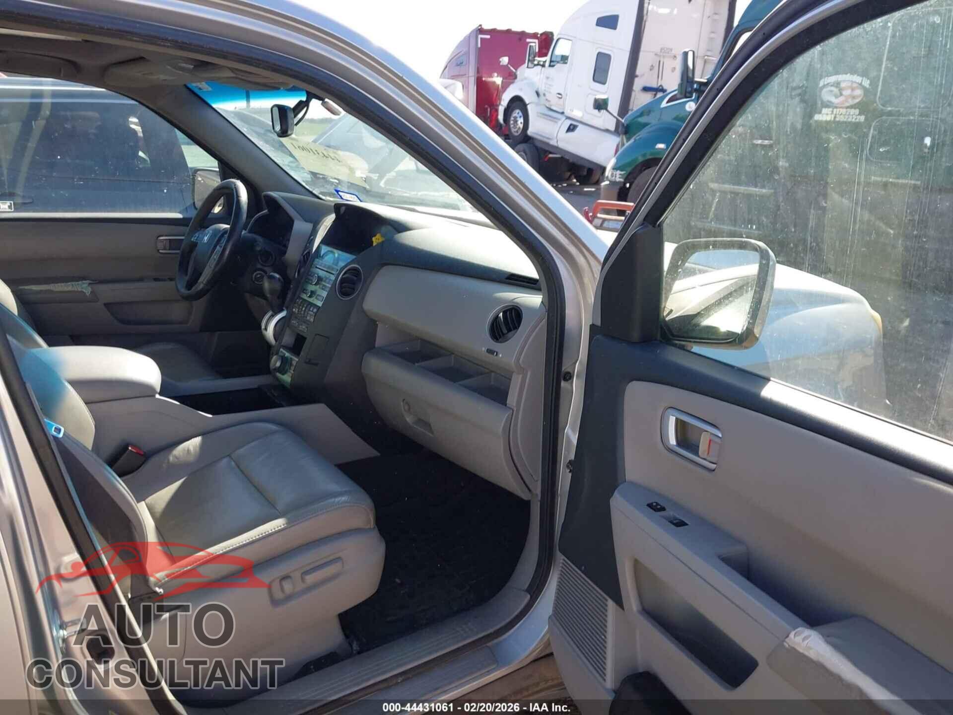 HONDA PILOT 2011 - 5FNYF4H74BB049801