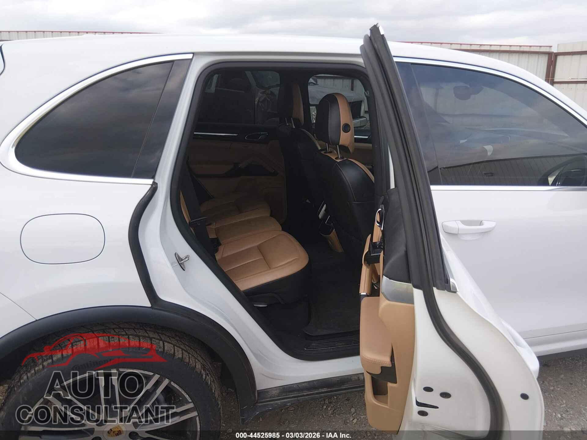 PORSCHE CAYENNE 2016 - WP1AA2A25GLA05215