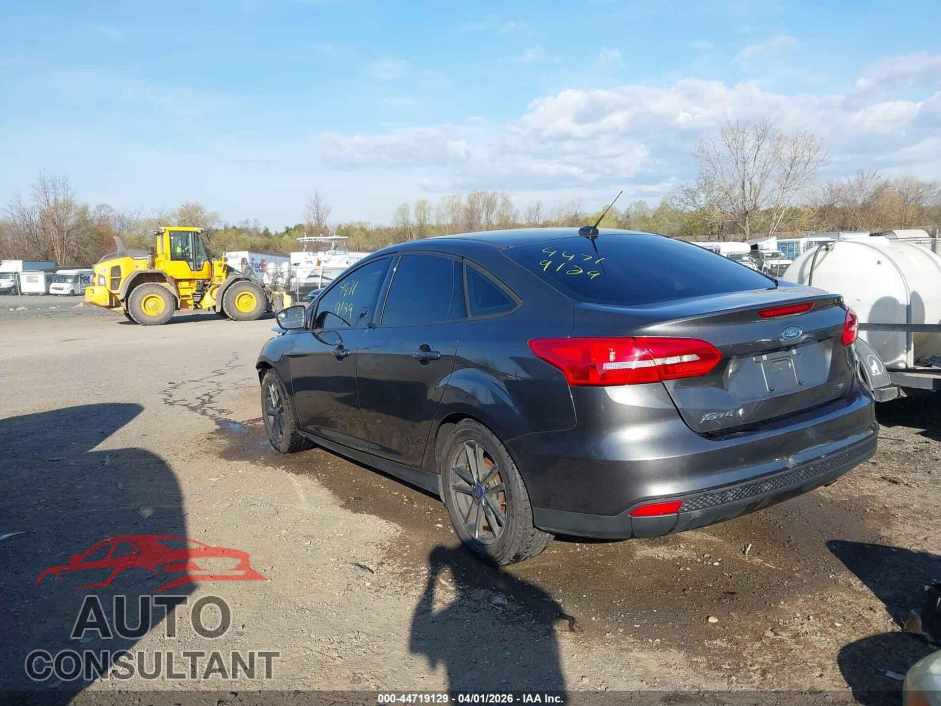 FORD FOCUS 2015 - 1FADP3F29FL227045