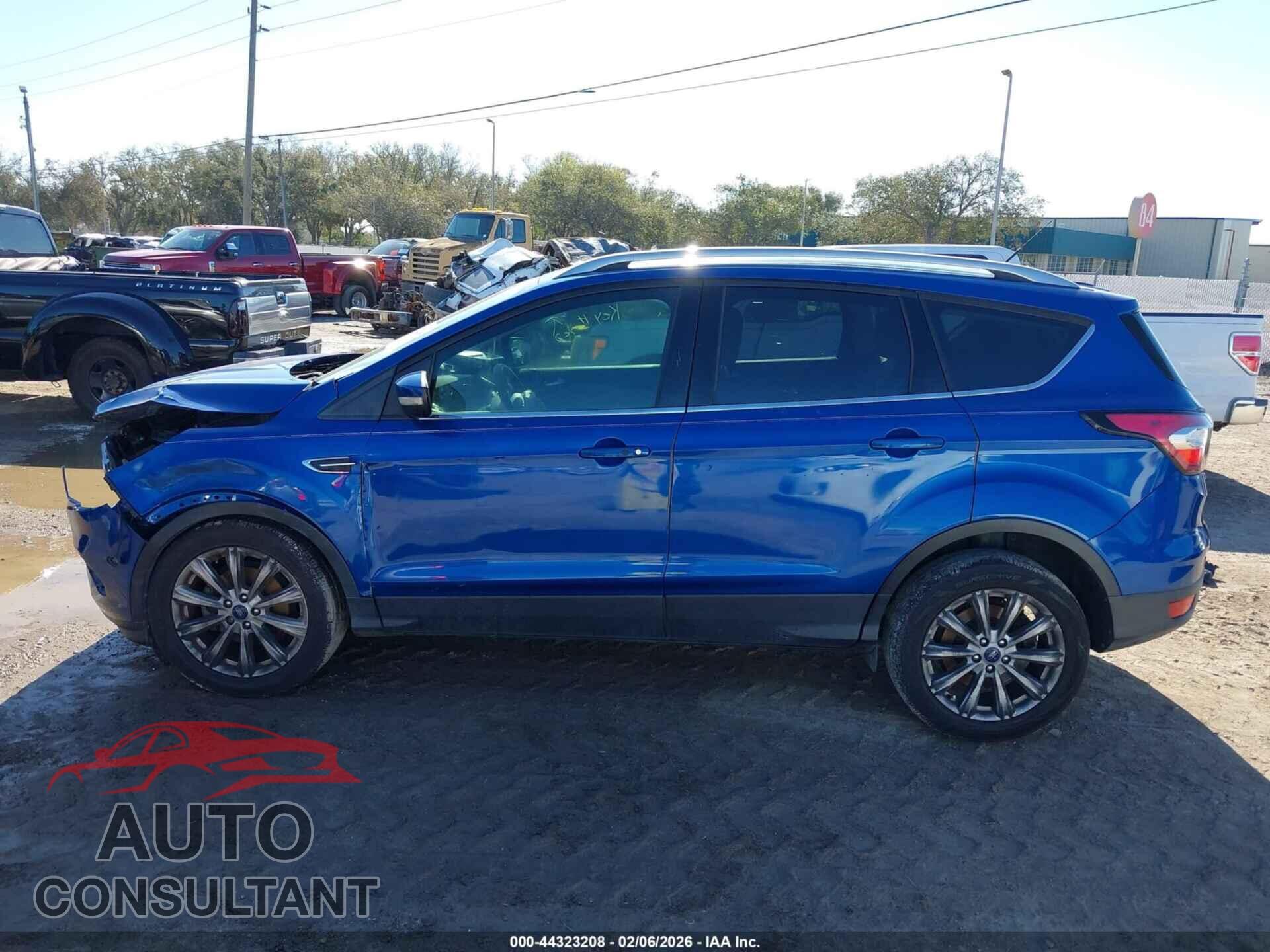 FORD ESCAPE 2017 - 1FMCU0JD2HUF02530