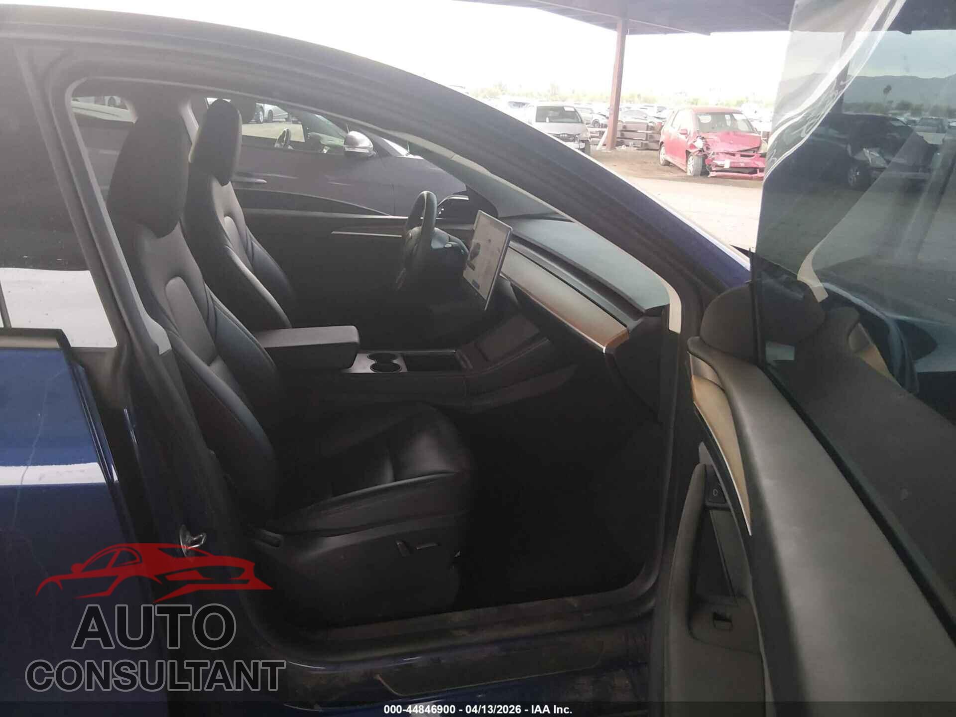 TESLA MODEL Y 2024 - 7SAYGDEF7RF063150