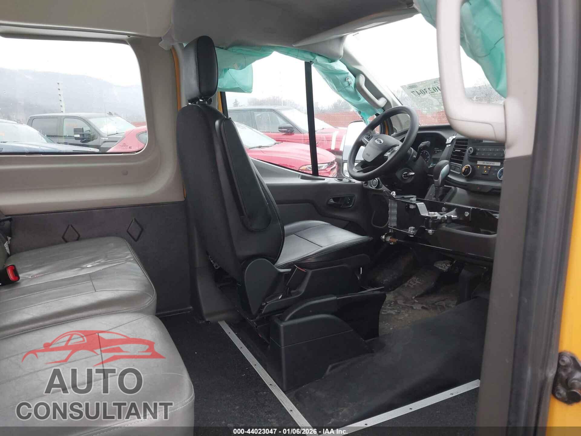 FORD TRANSIT-150 2020 - 1FTYE2Y83LKB12844