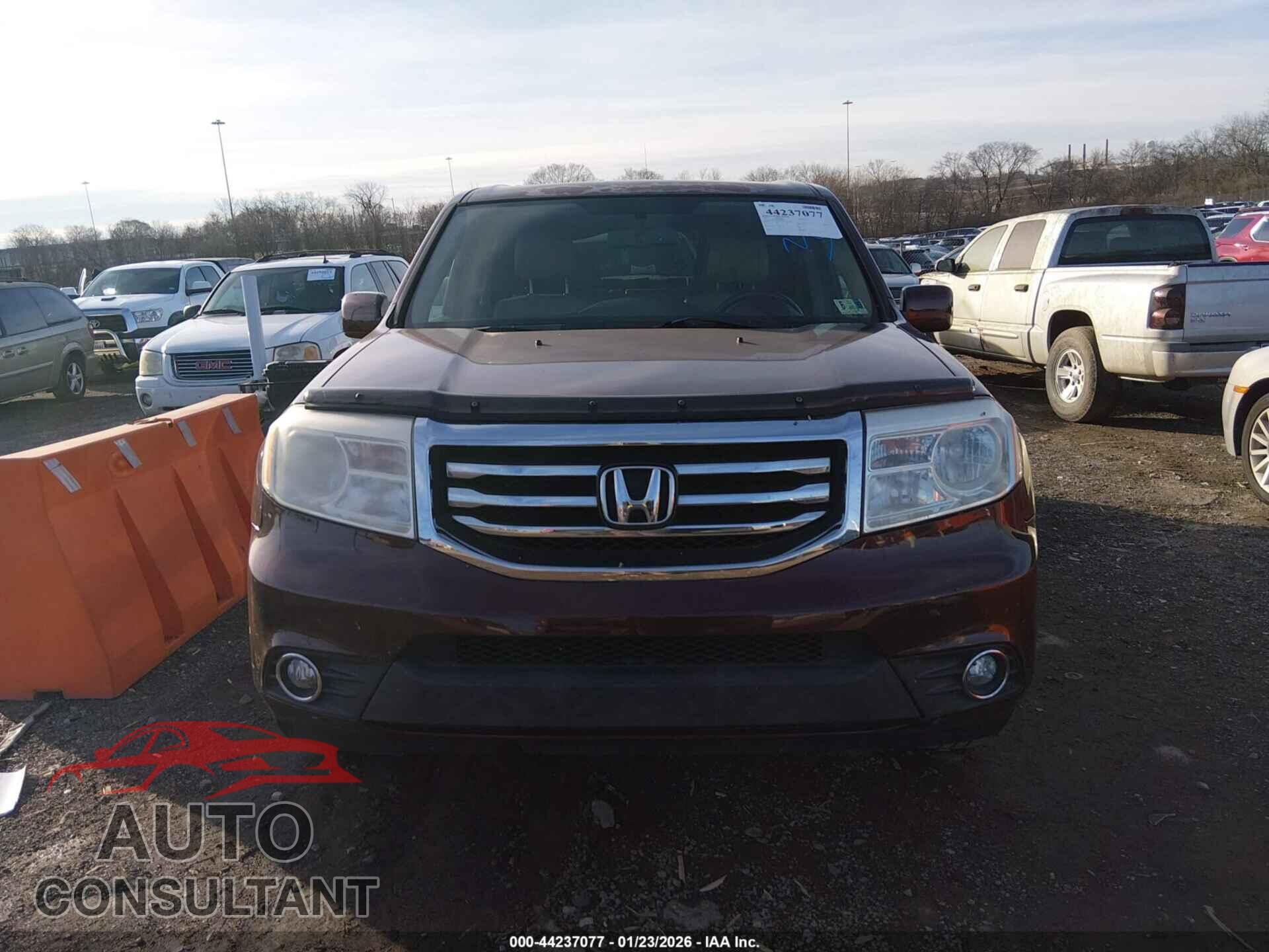 HONDA PILOT 2015 - 5FNYF3H50FB020911