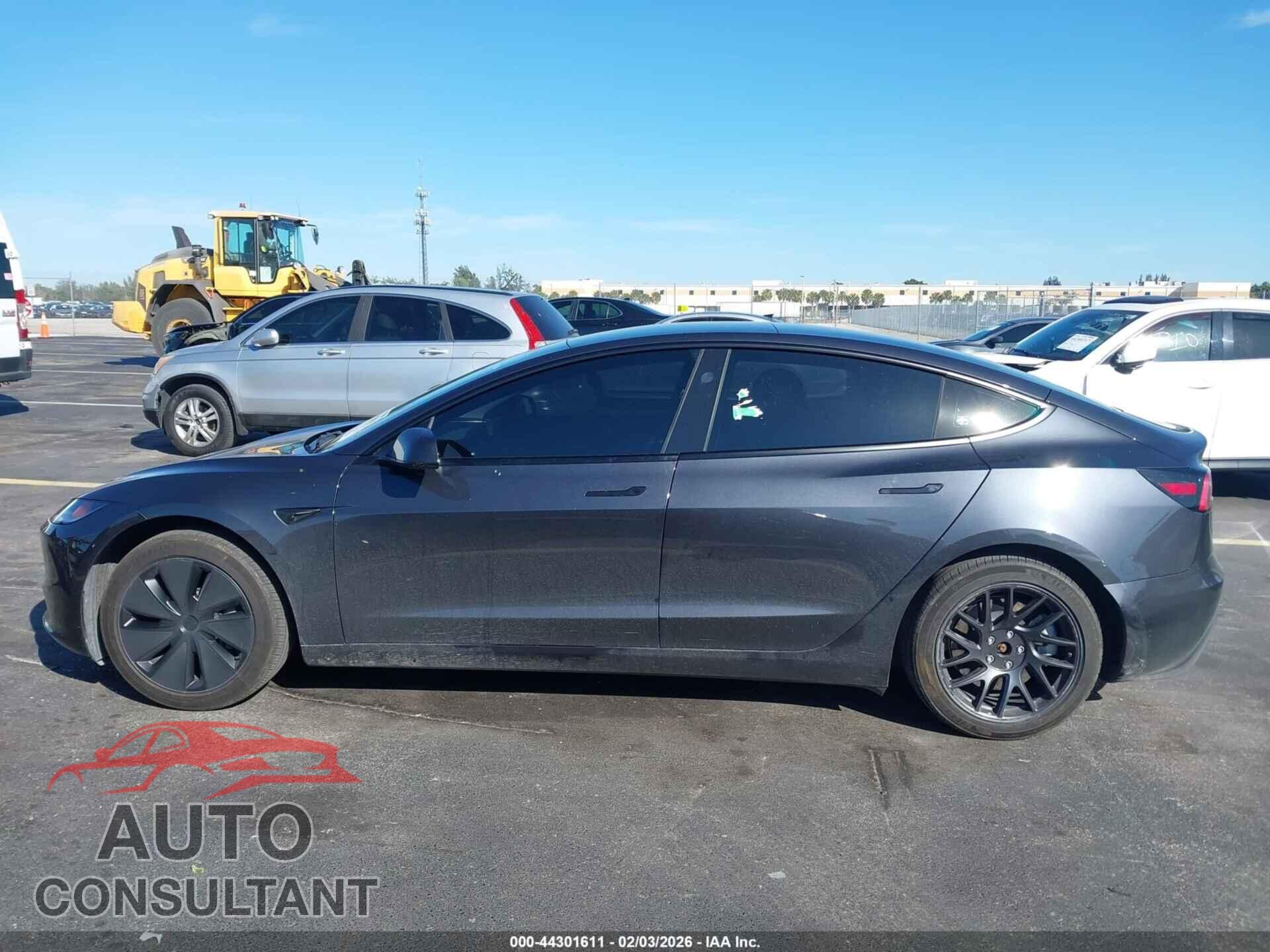 TESLA MODEL 3 2024 - 5YJ3E1EA4RF844689