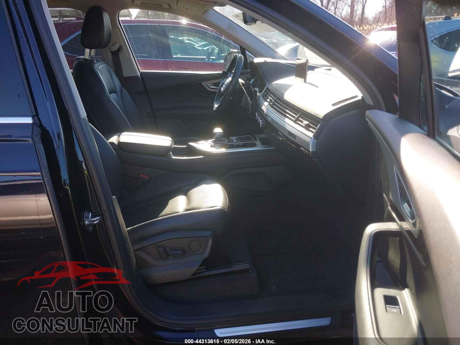AUDI Q7 2019 - WA1LHAF73KD028073