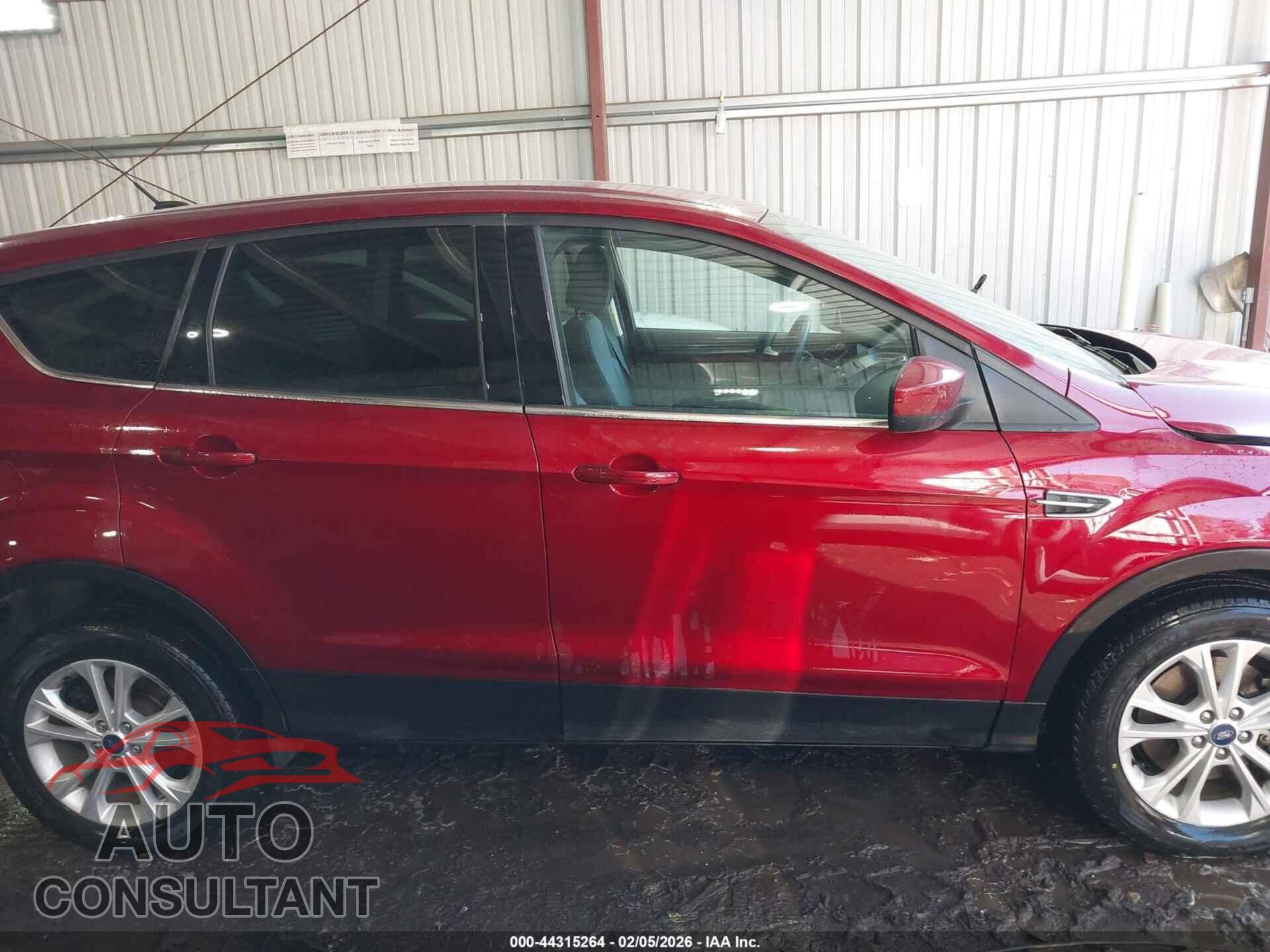 FORD ESCAPE 2017 - 1FMCU9G97HUF01056