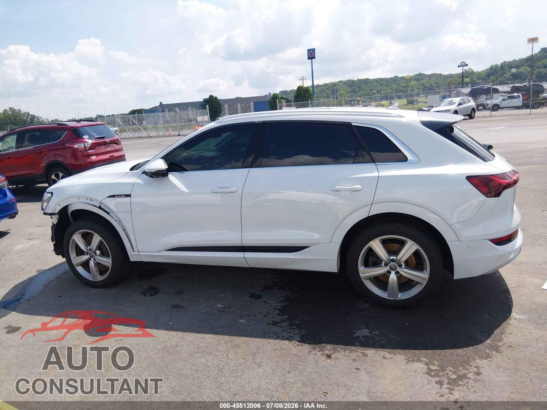 AUDI E-TRON 2019 - WA1LAAGE2KB011276