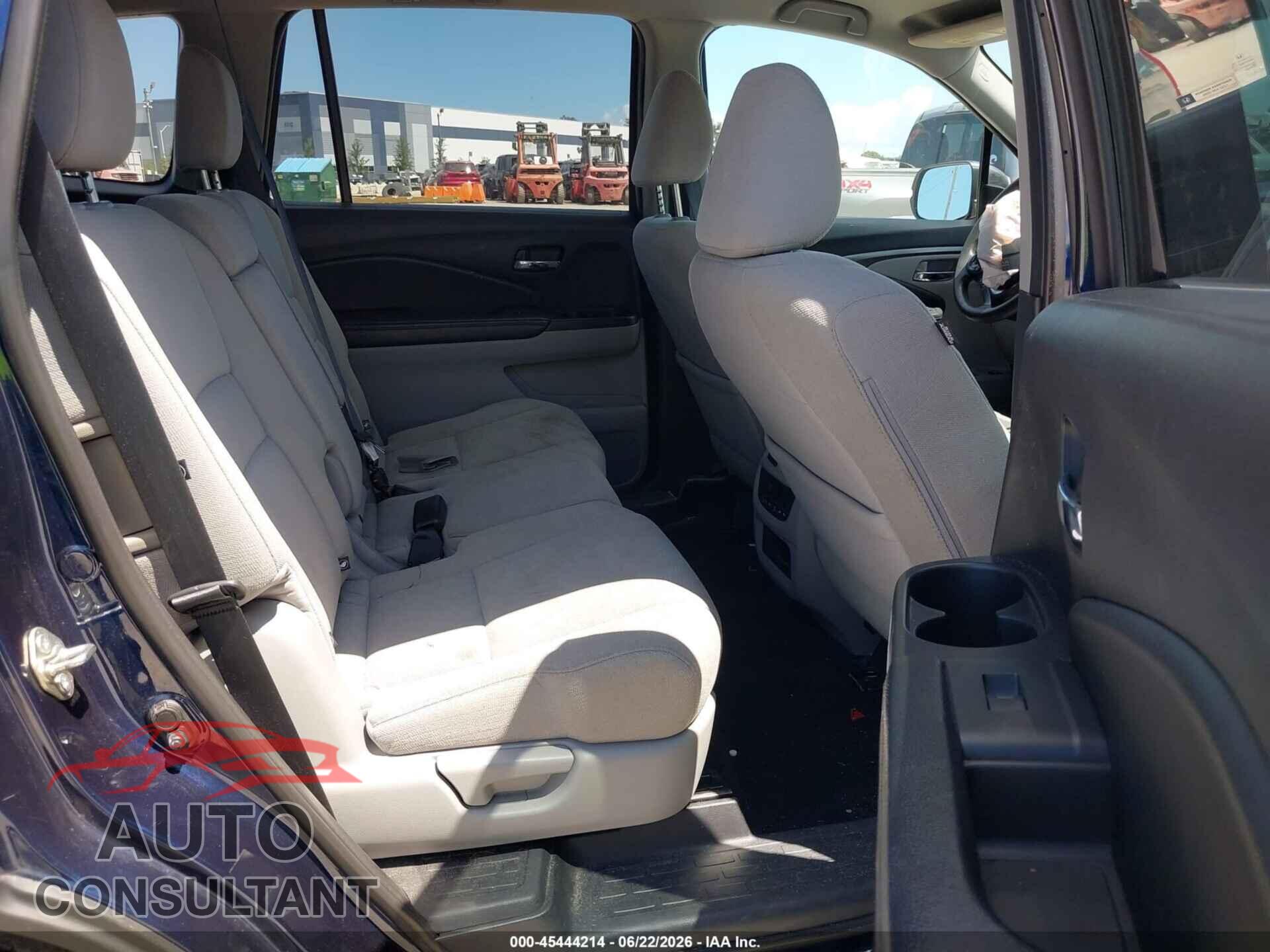 HONDA PILOT 2017 - 5FNYF5H35HB020531