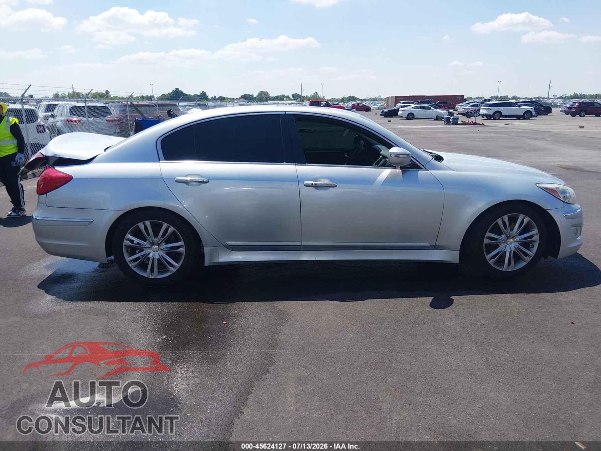 HYUNDAI GENESIS 2013 - KMHGC4DD9DU229877