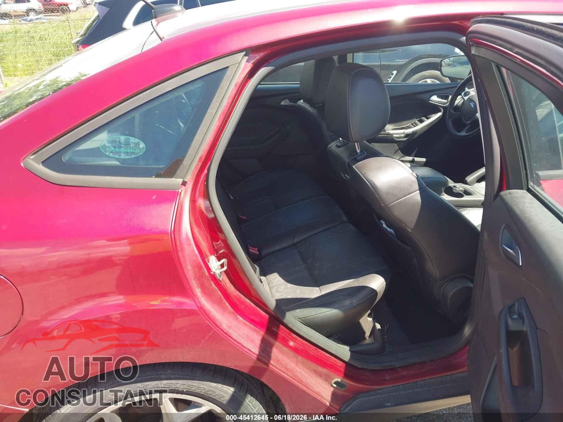 FORD FOCUS 2014 - 1FADP3F2XEL418844