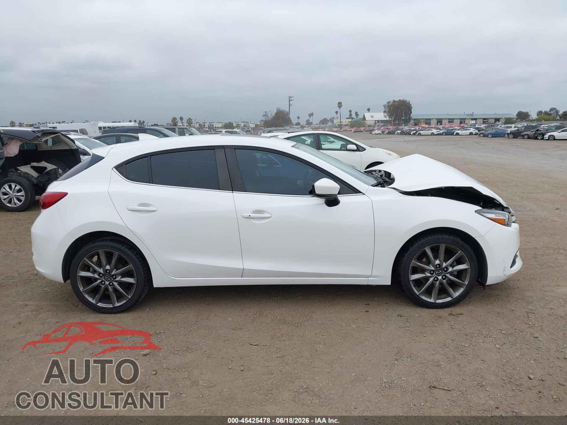 MAZDA MAZDA3 2018 - 3MZBN1L32JM274673