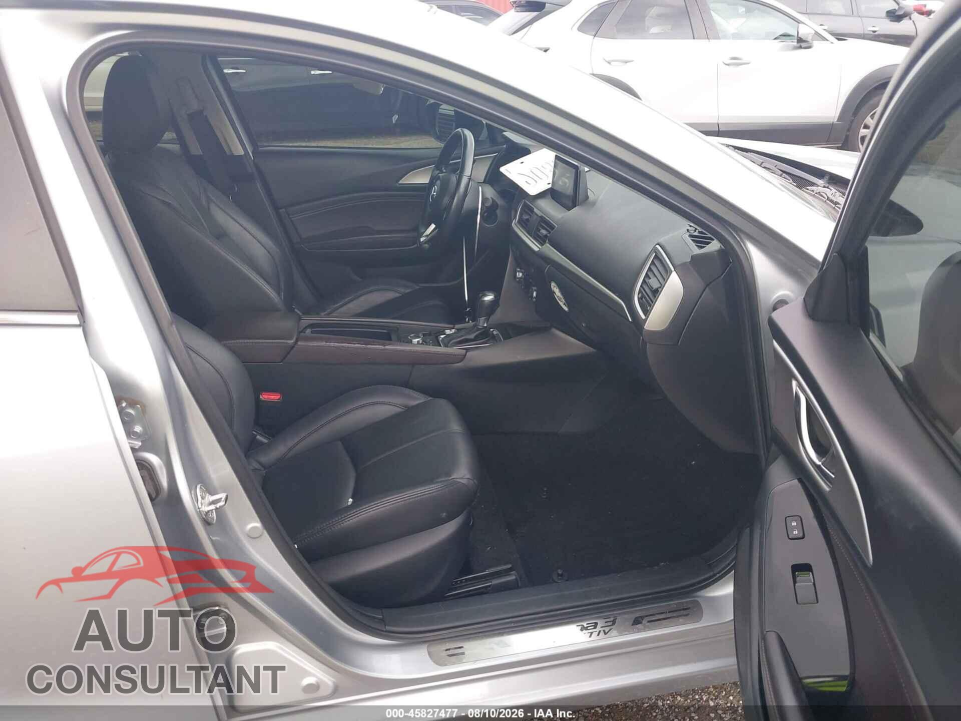 MAZDA MAZDA3 2018 - 3MZBN1V38JM266963