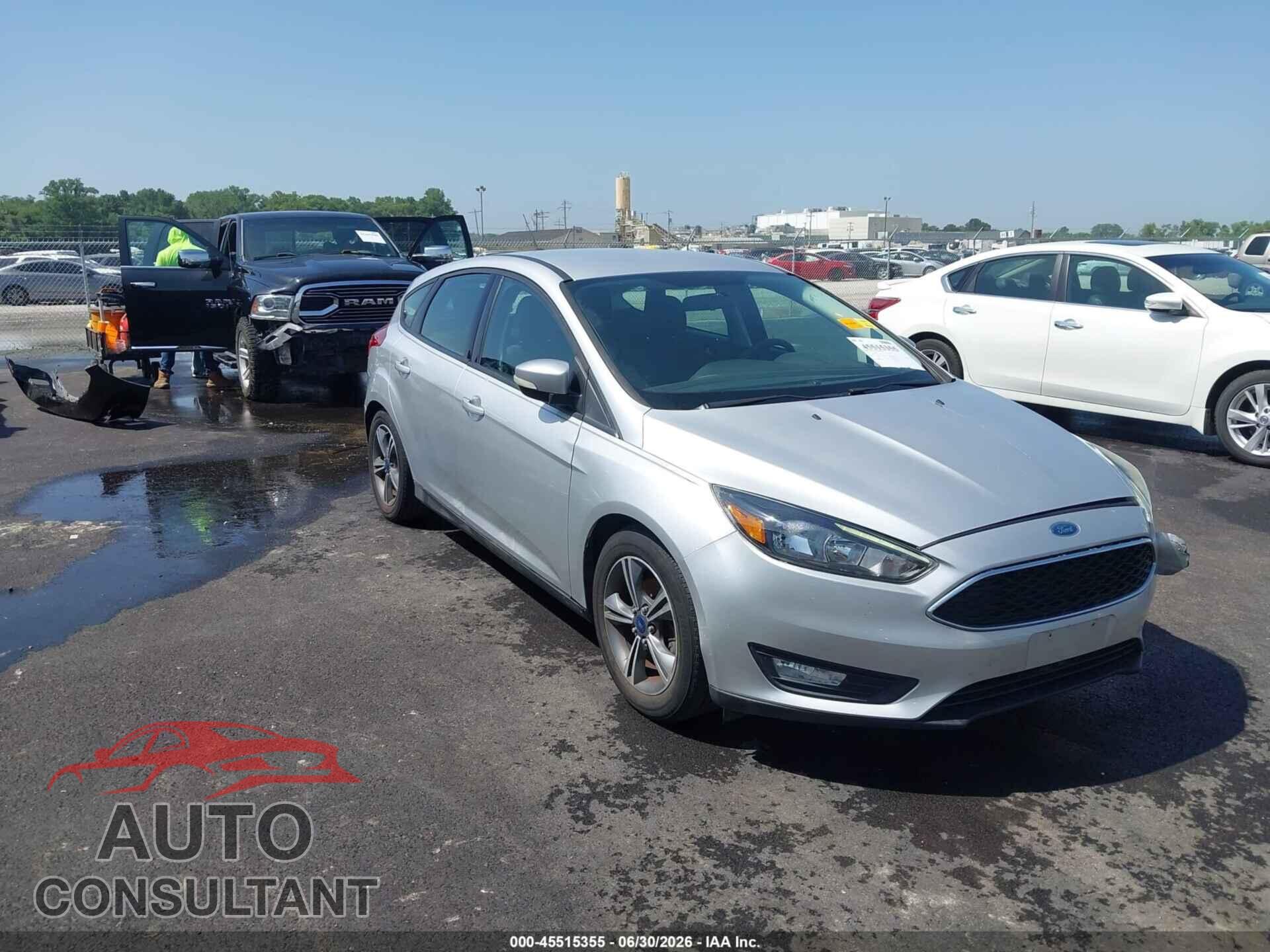 FORD FOCUS 2015 - 1FADP3K21FL240197