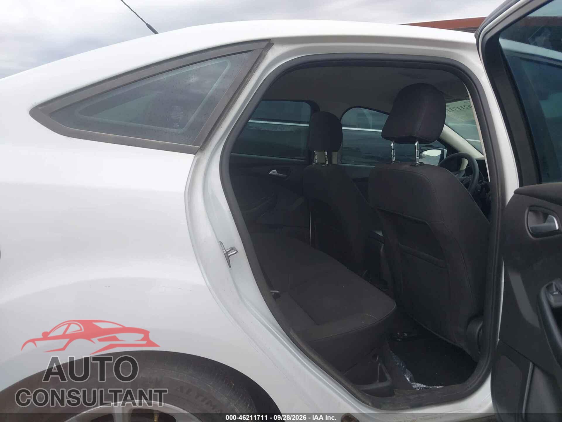 FORD FOCUS 2017 - 1FADP3F24HL277600