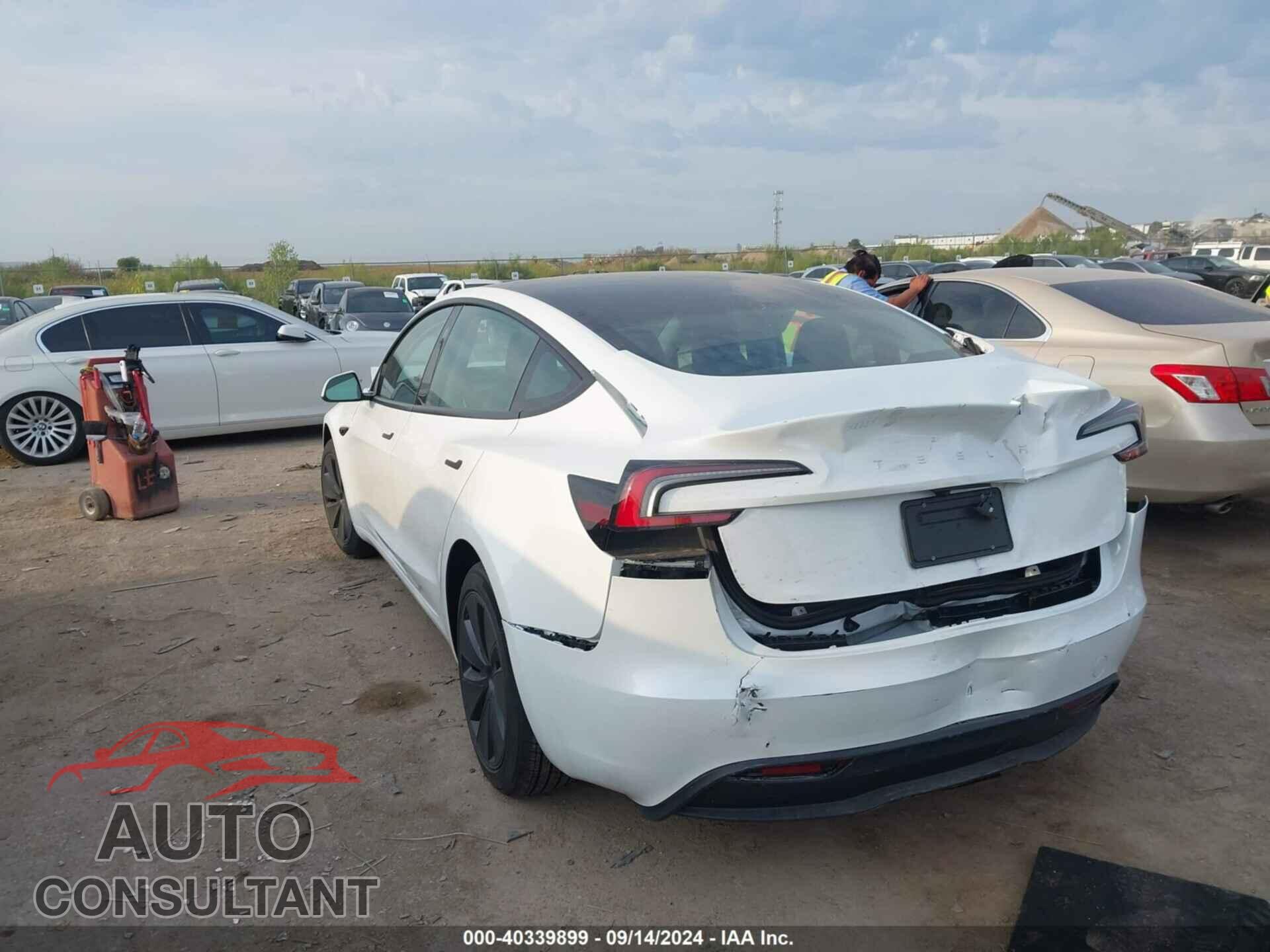 TESLA MODEL 3 2024 - 5YJ3E1EA3RF823509
