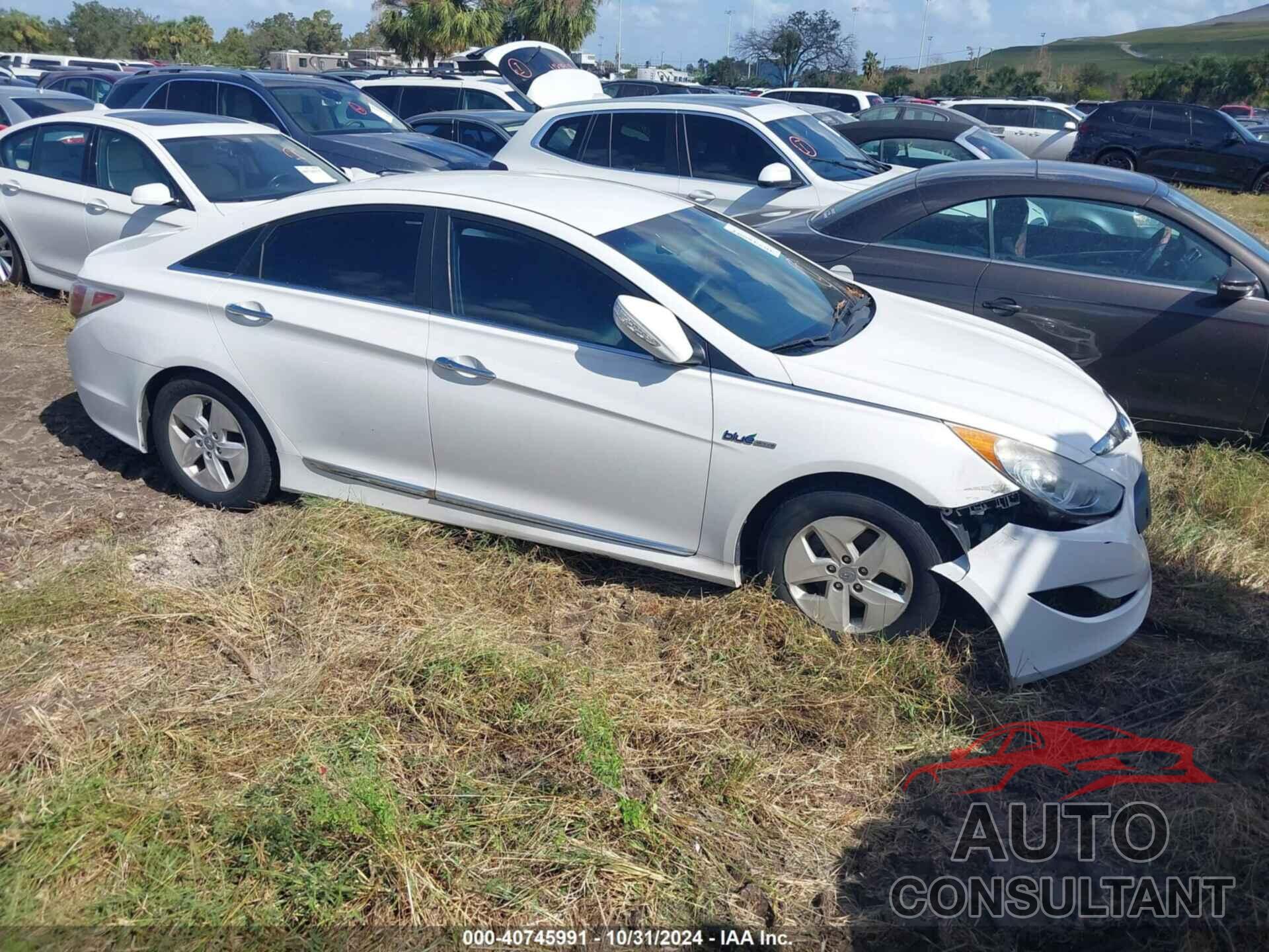 HYUNDAI SONATA HYBRID 2012 - KMHEC4A40CA032334