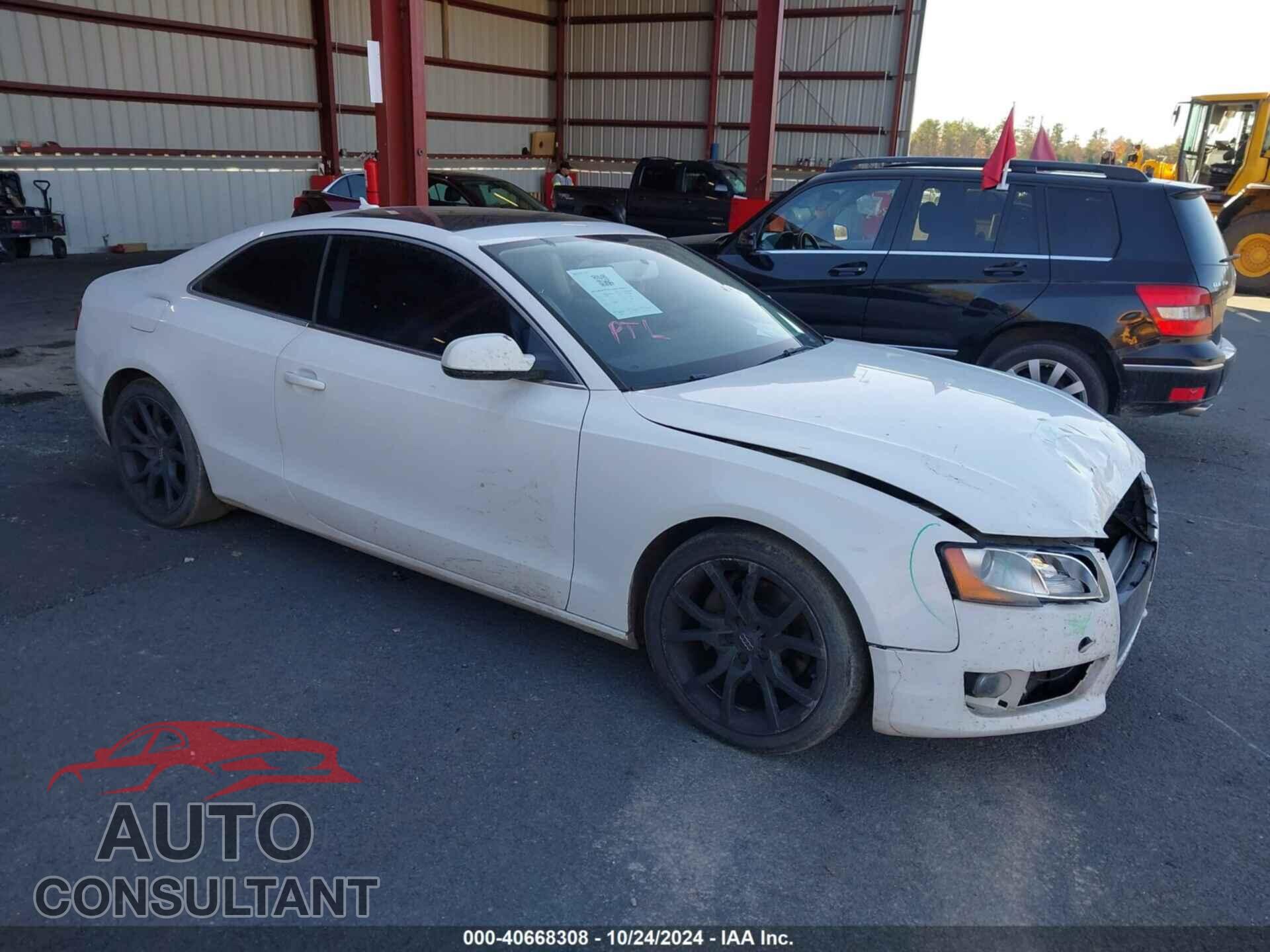 AUDI A5 2010 - WAUGFAFR2AA000681