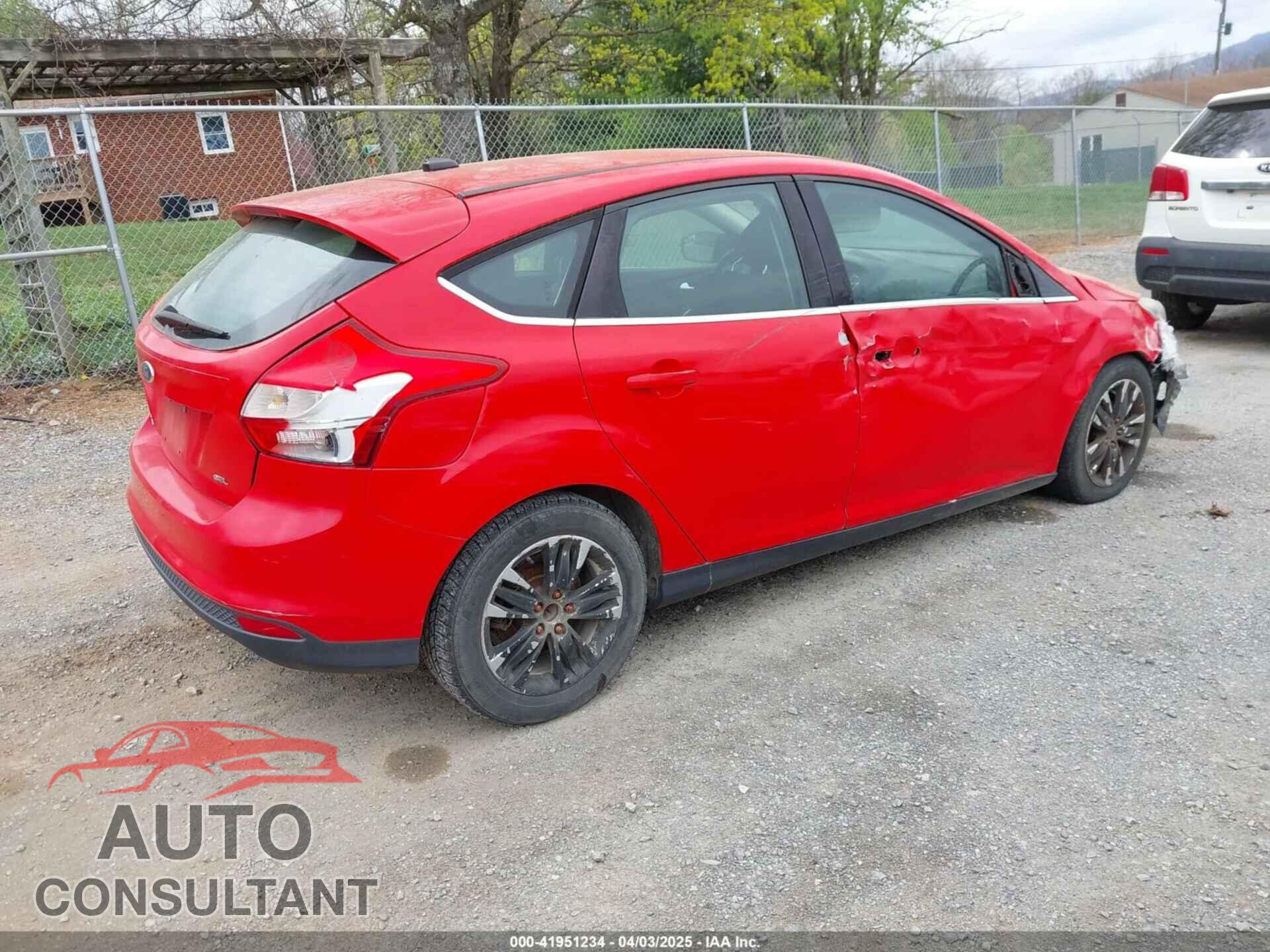 FORD FOCUS 2012 - 1FAHP3M22CL307464