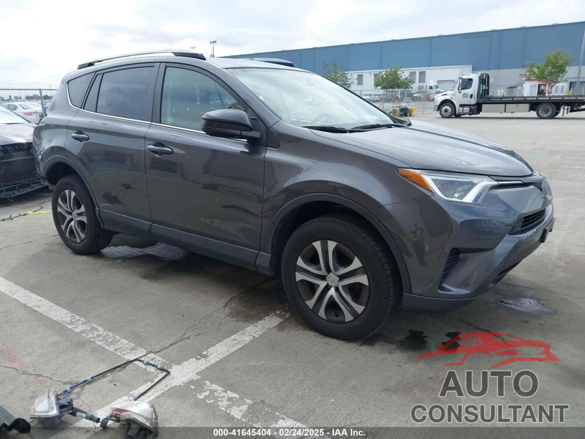 TOYOTA RAV4 2017 - JTMZFREV9HJ120934
