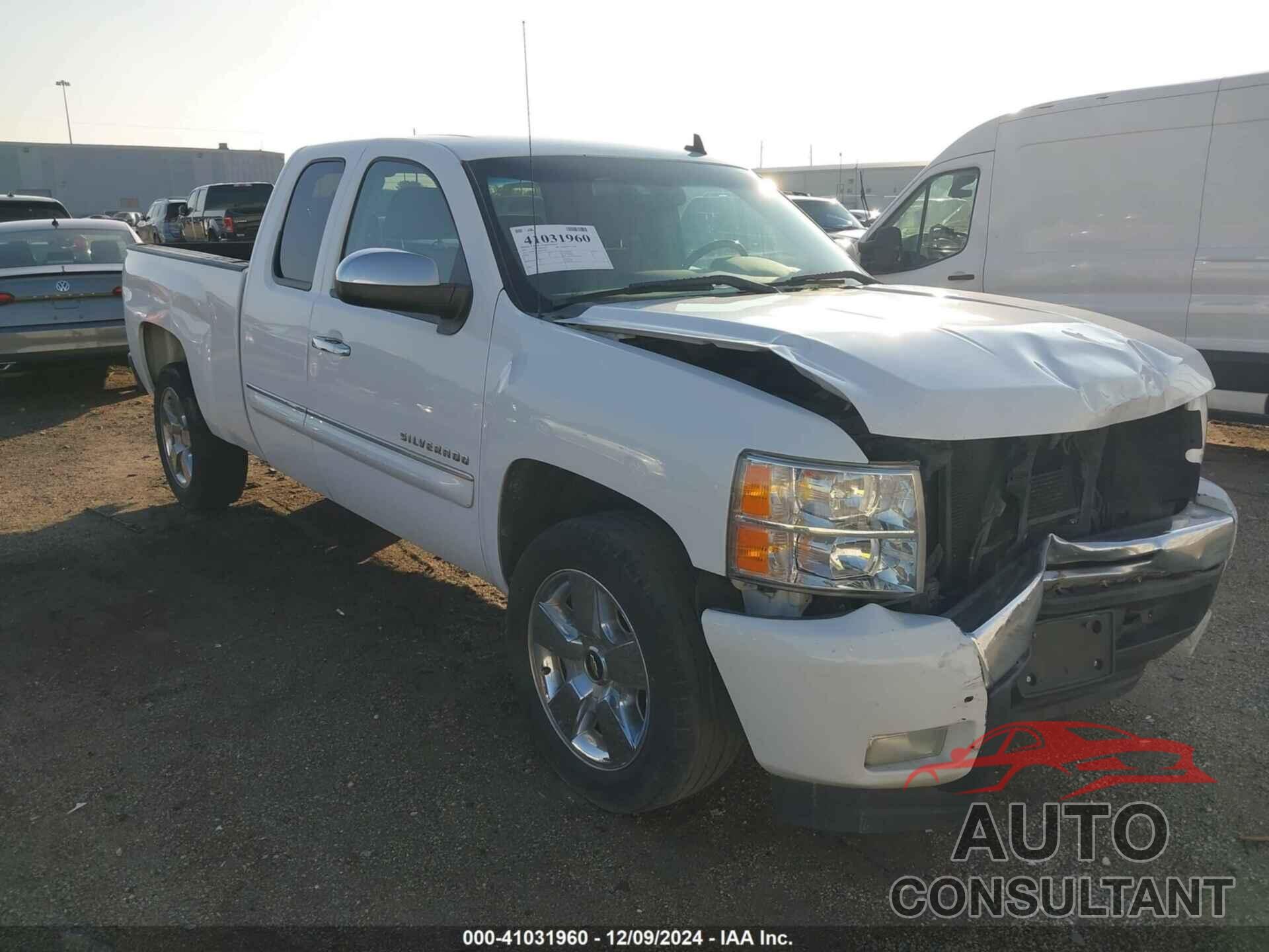 CHEVROLET SILVERADO 1500 2011 - 1GCRCSE09BZ327546