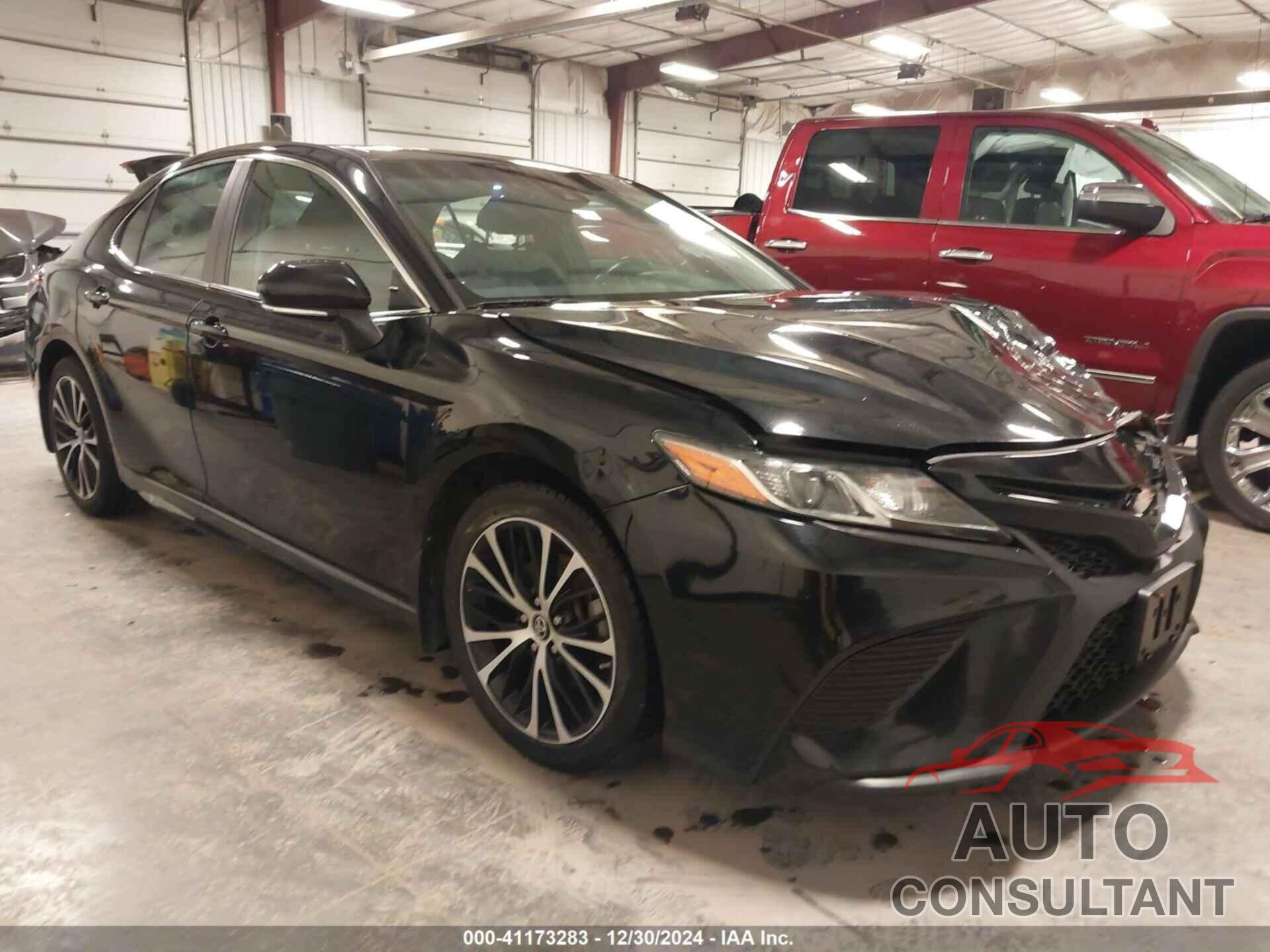 TOYOTA CAMRY 2018 - 4T1B11HK9JU021856