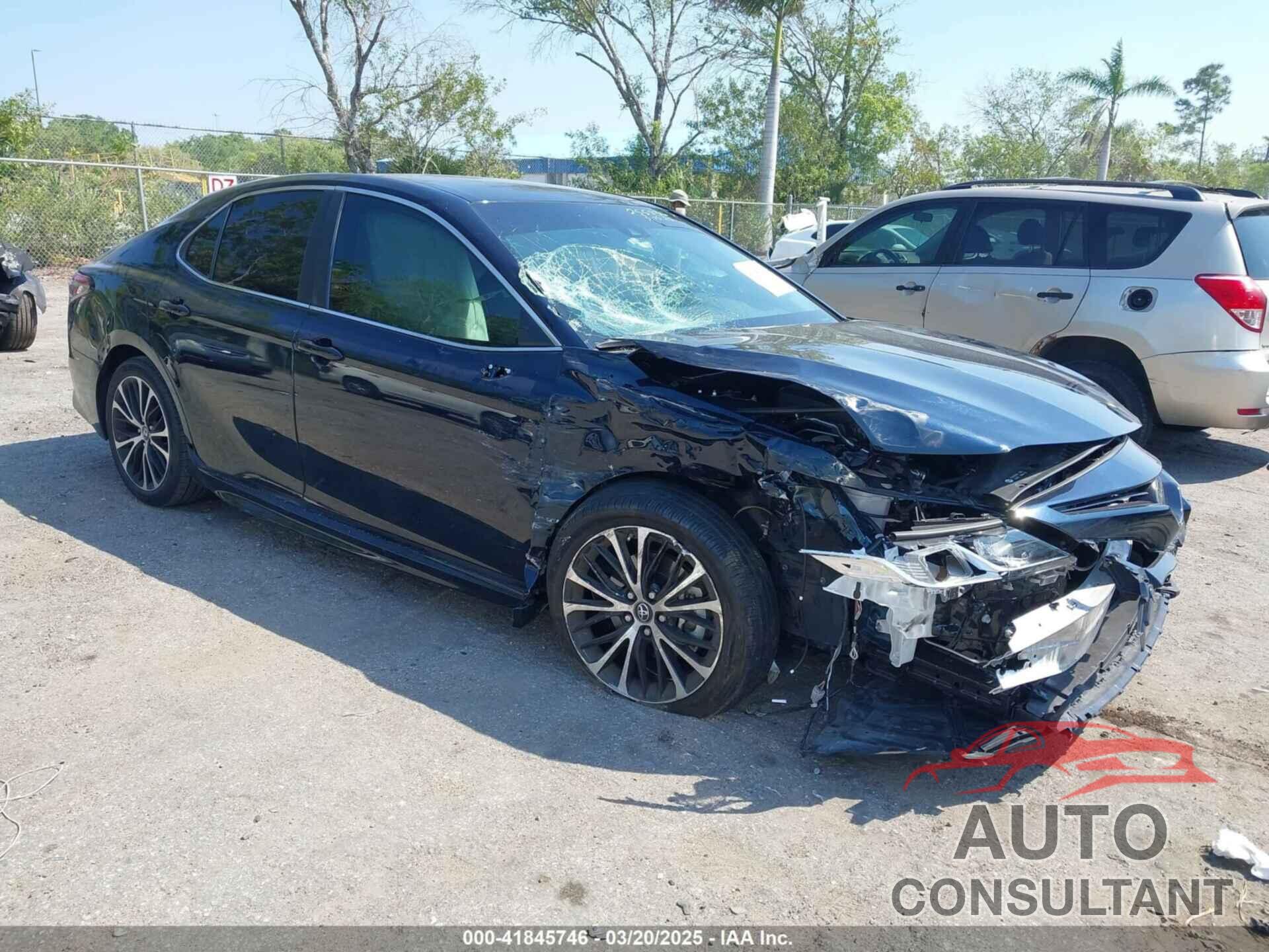 TOYOTA CAMRY 2018 - 4T1B11HK6JU611030
