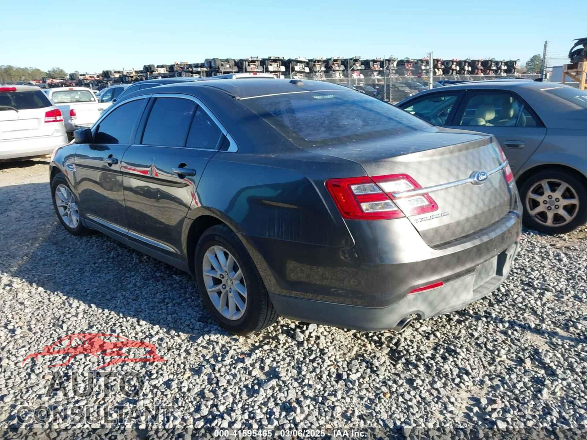 FORD TAURUS 2015 - 1FAHP2D82FG113609