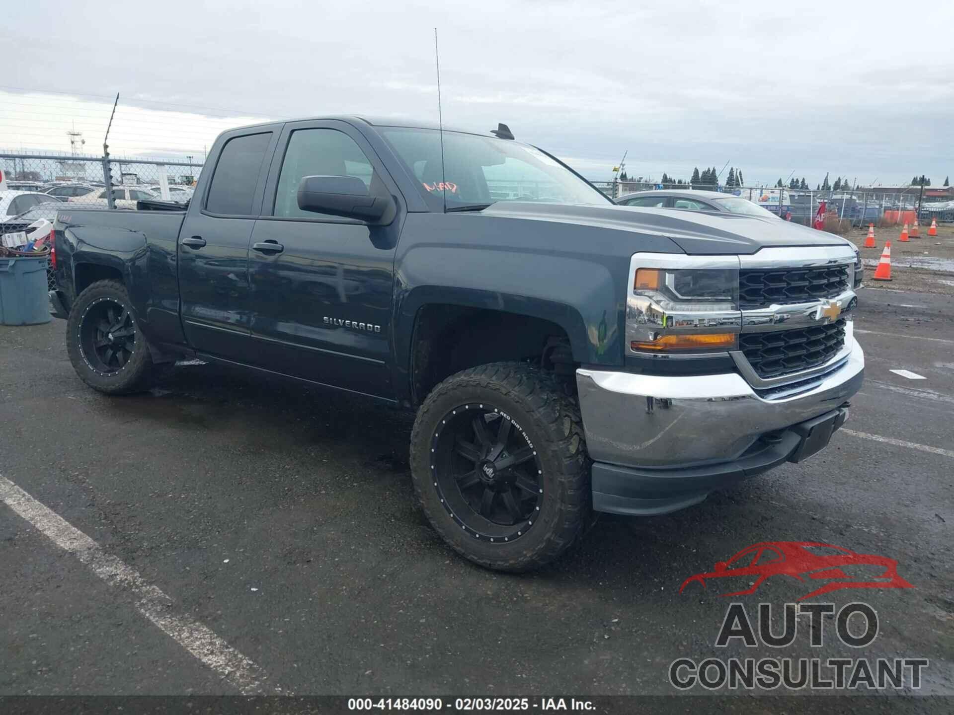 CHEVROLET SILVERADO 1500 2018 - 1GCVKREH7JZ268186