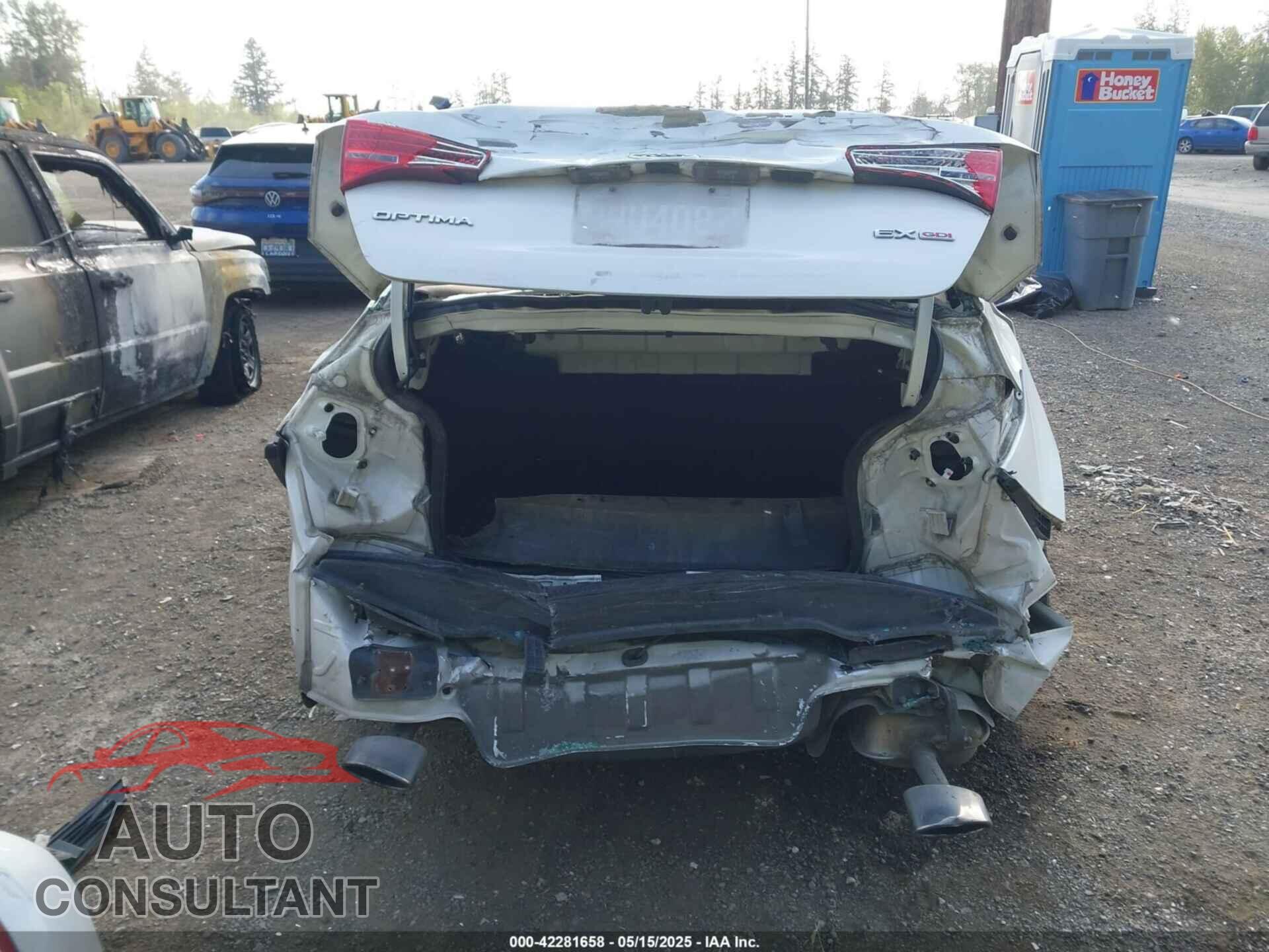 KIA OPTIMA 2011 - KNAGN4A73B5119084
