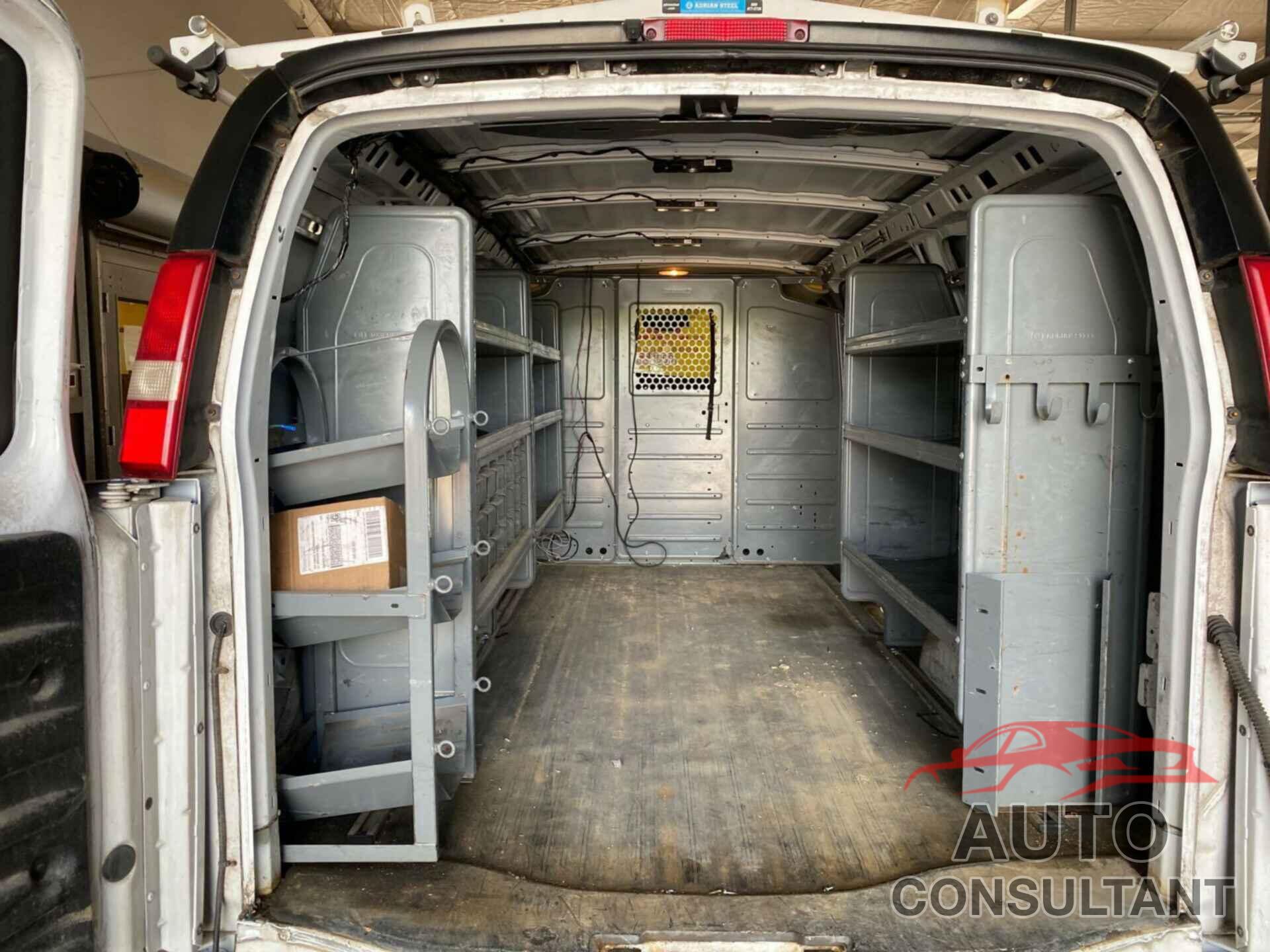 CHEVROLET EXPRESS G2500 2015 - 1GCWGFCFXF1180535