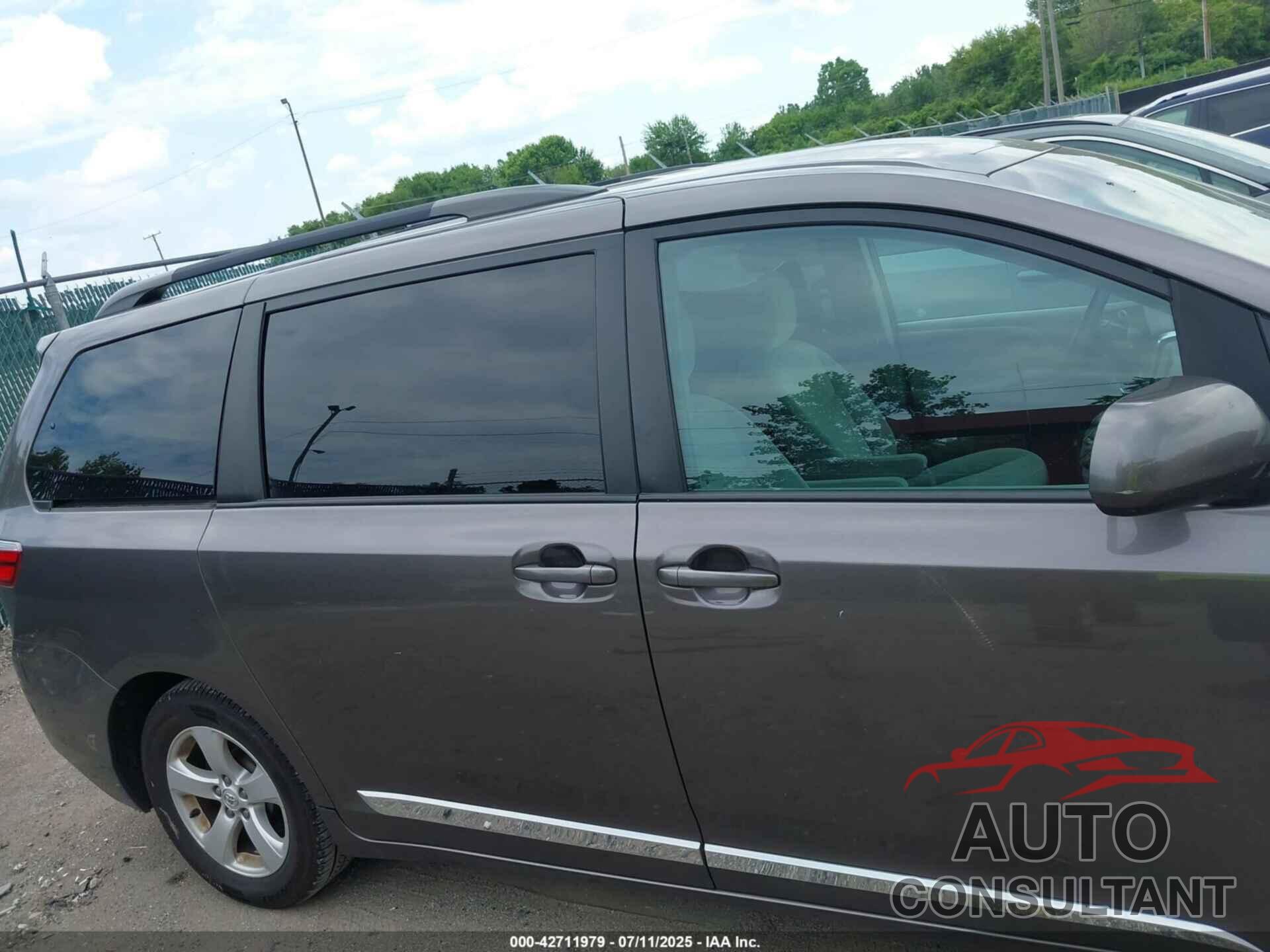 TOYOTA SIENNA 2015 - 5TDKK3DC8FS688568