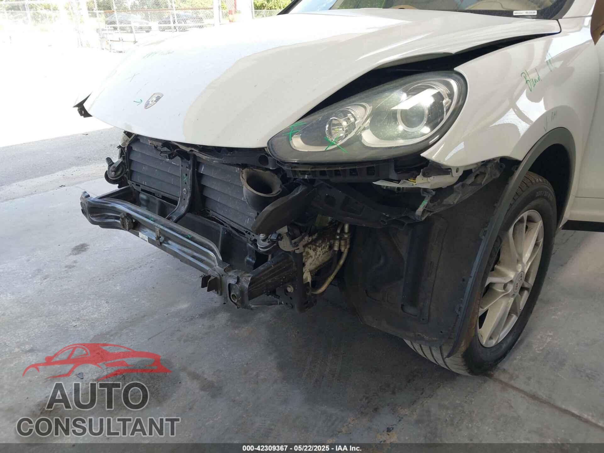 PORSCHE CAYENNE 2016 - WP1AA2A29GKA10570