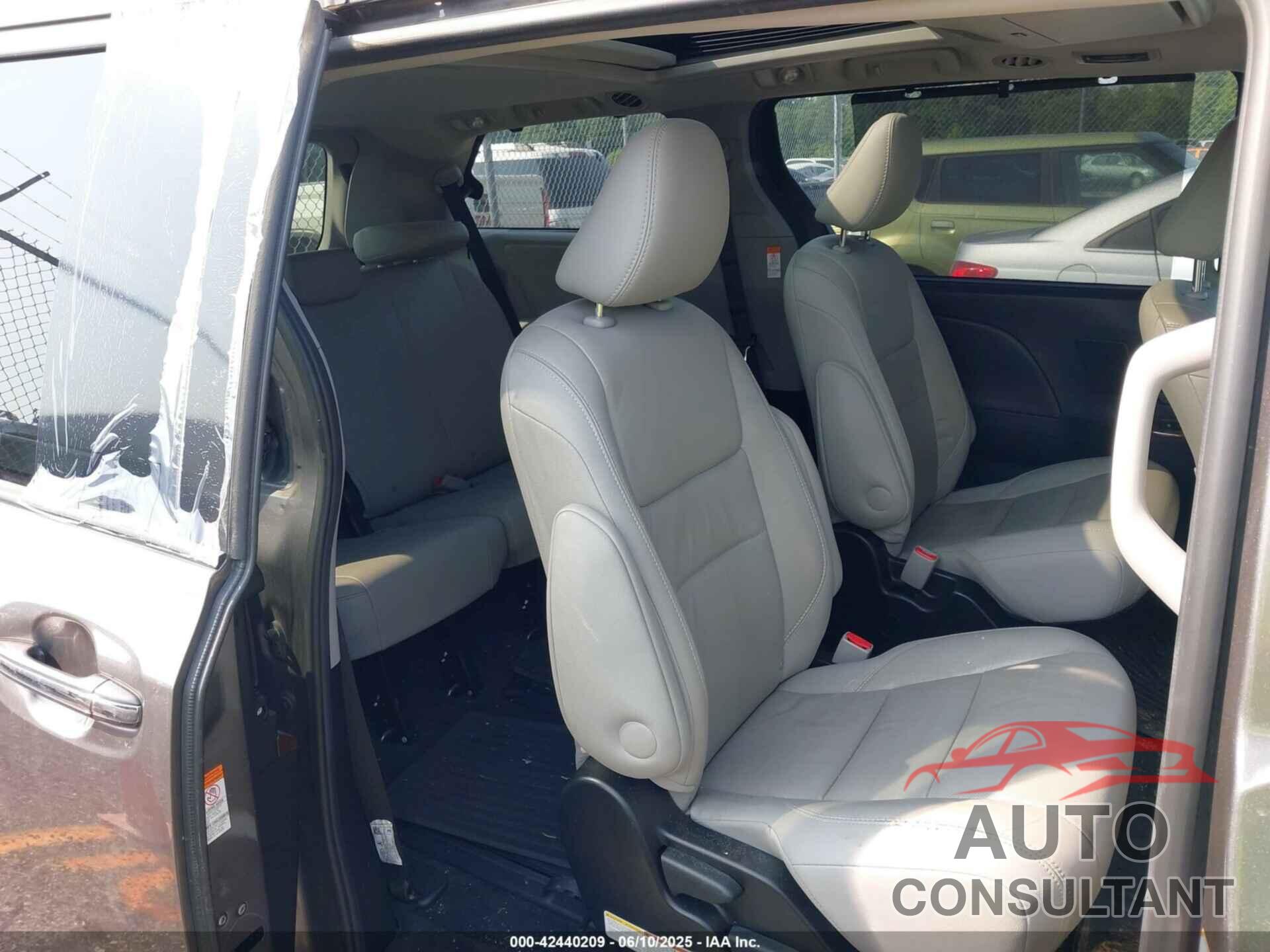 TOYOTA SIENNA 2017 - 5TDDZ3DC9HS183372