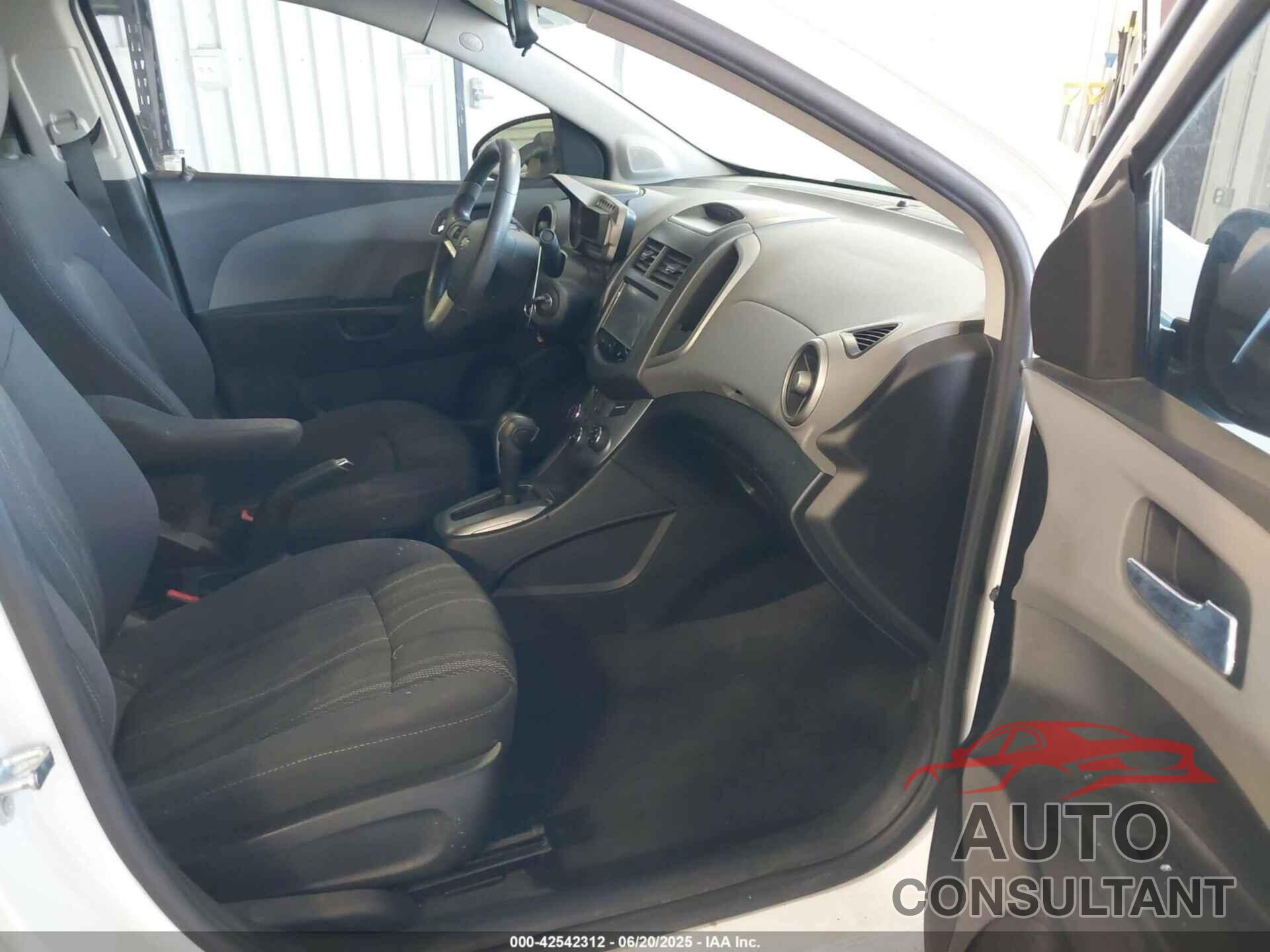 CHEVROLET SONIC 2015 - 1G1JC5SH4F4136377