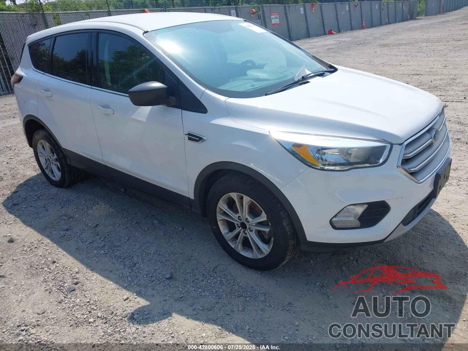 FORD ESCAPE 2017 - 1FMCU9GD3HUD56084