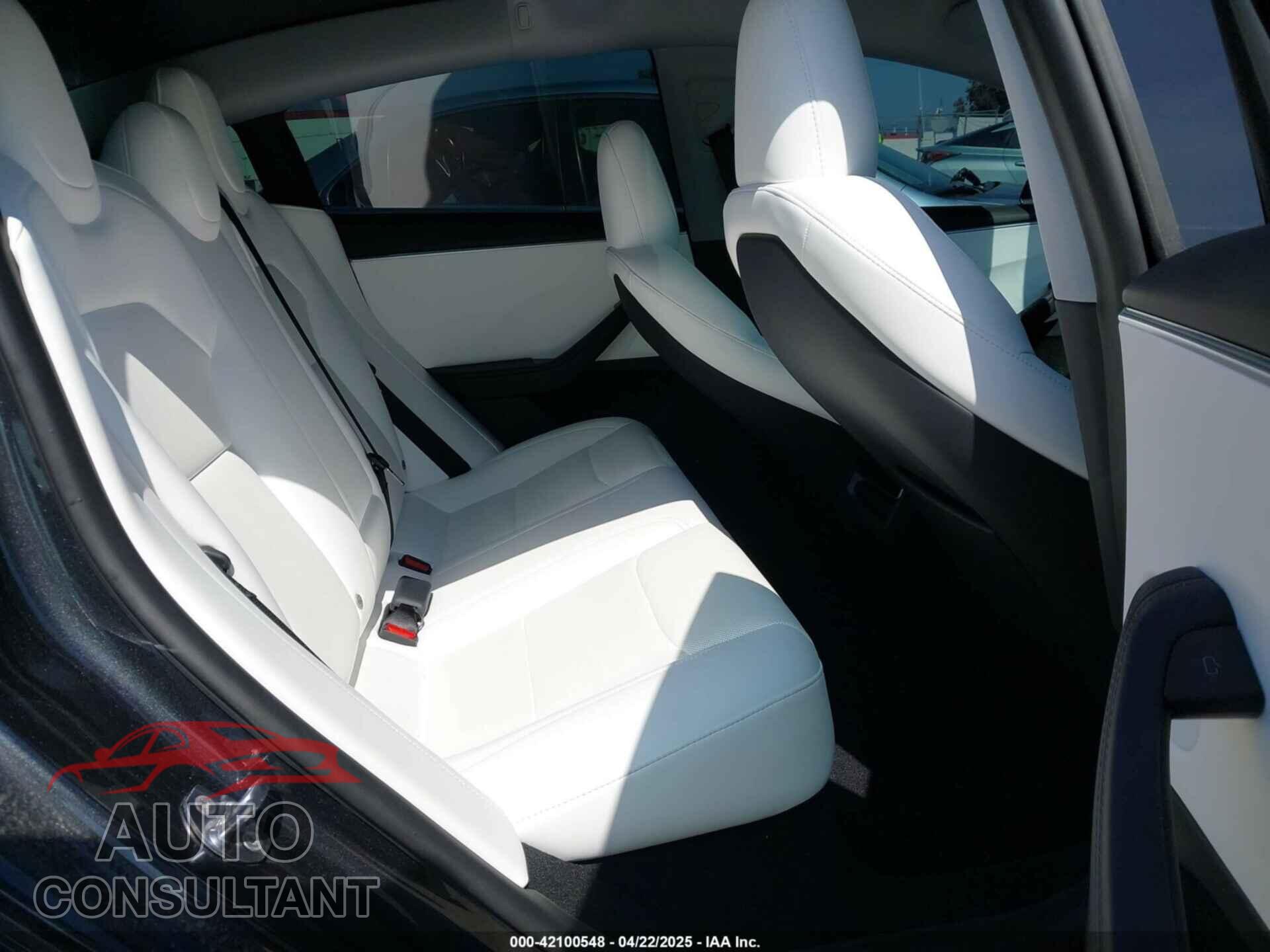 TESLA MODEL 3 2025 - 5YJ3E1EB8SF877256