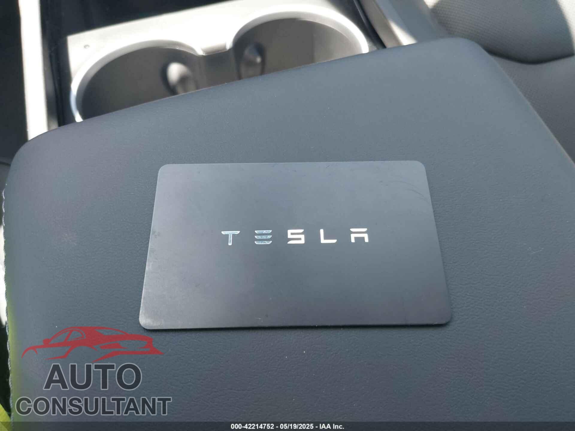 TESLA MODEL 3 2024 - 5YJ3E1EA3RF784002