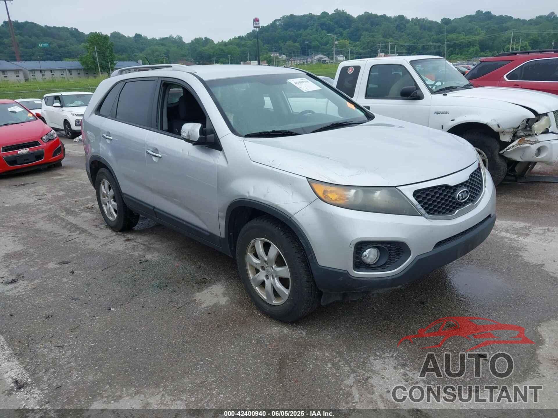 KIA SORENTO 2011 - 5XYKT3A19BG131062