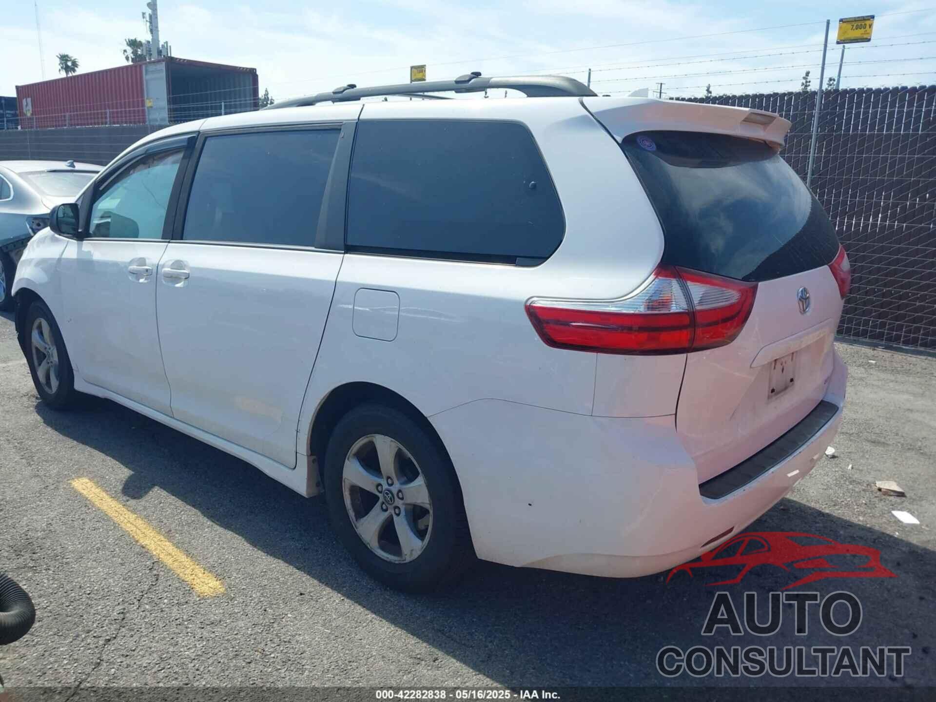 TOYOTA SIENNA 2019 - 5TDKZ3DC2KS004815
