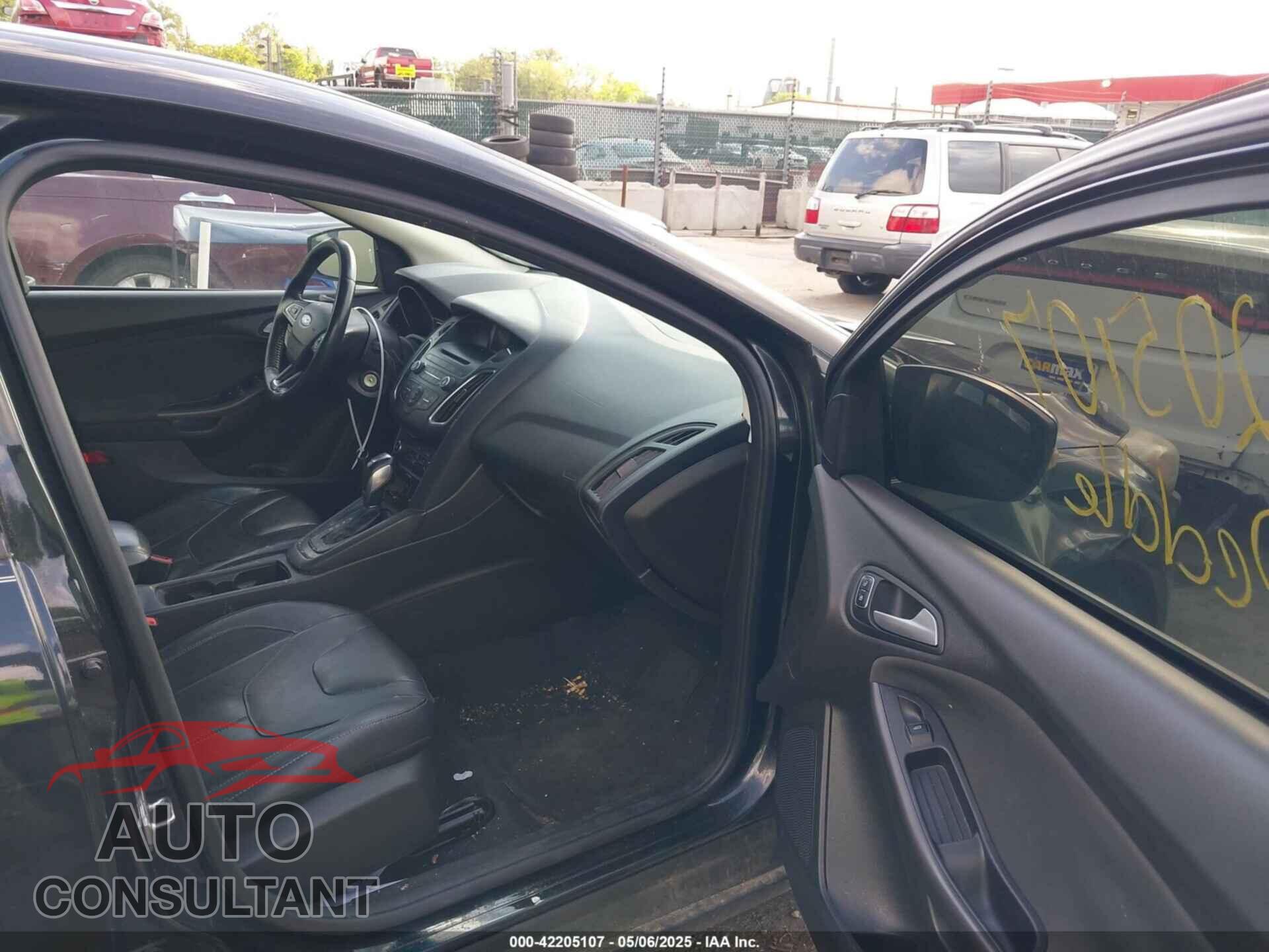 FORD FOCUS 2015 - 1FADP3K2XFL319559