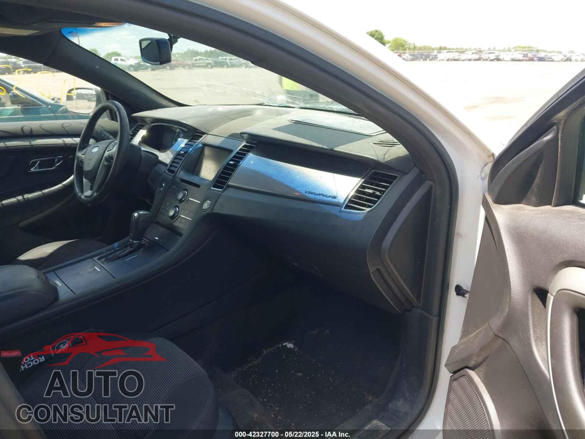 FORD TAURUS 2015 - 1FAHP2E82FG105766