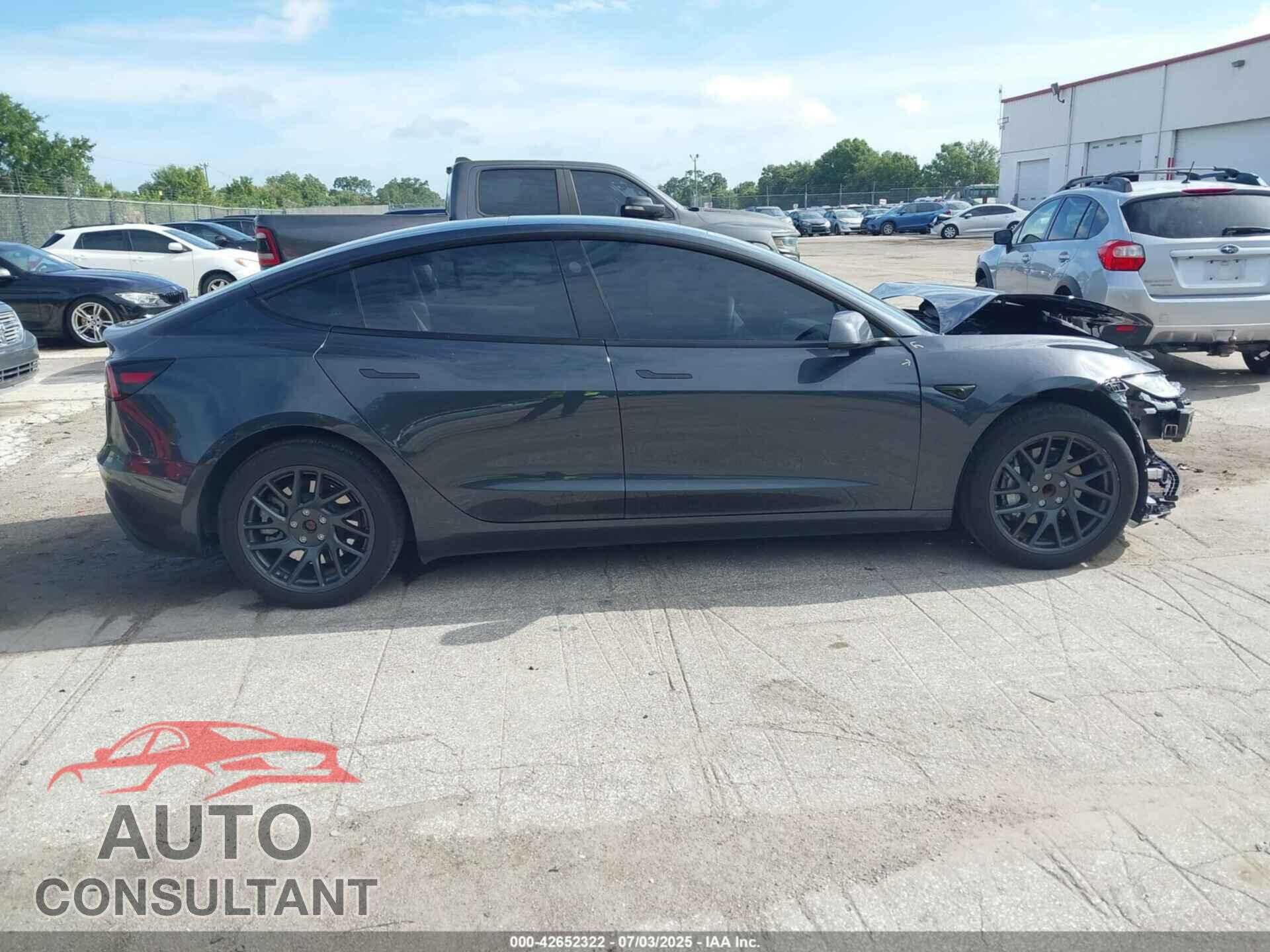 TESLA MODEL 3 2024 - 5YJ3E1EA2RF741724