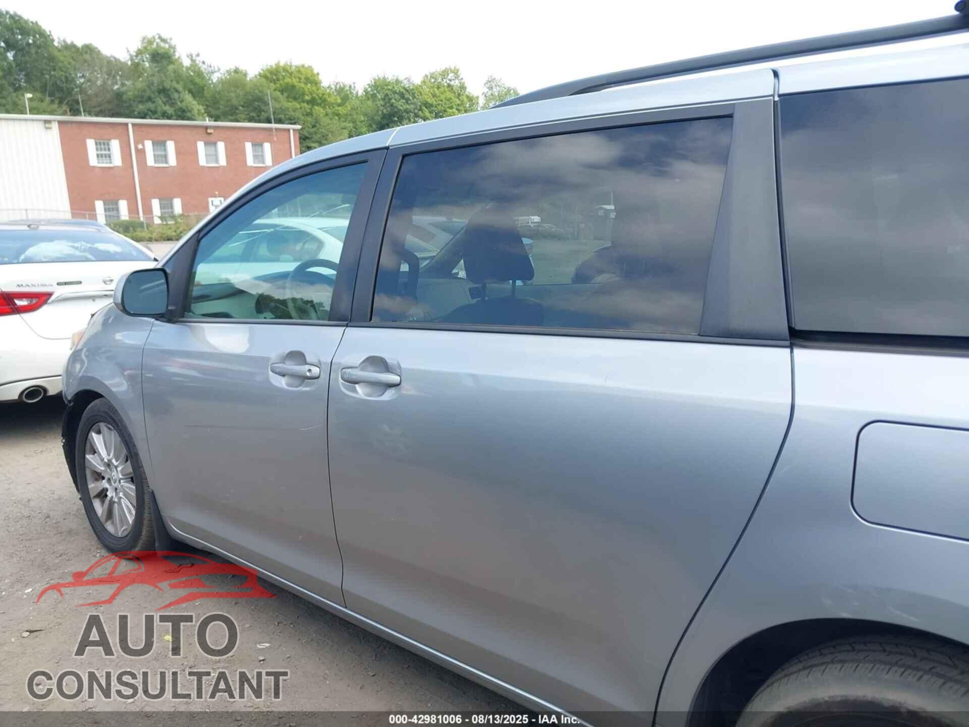 TOYOTA SIENNA 2011 - 5TDDK3DC9BS022399
