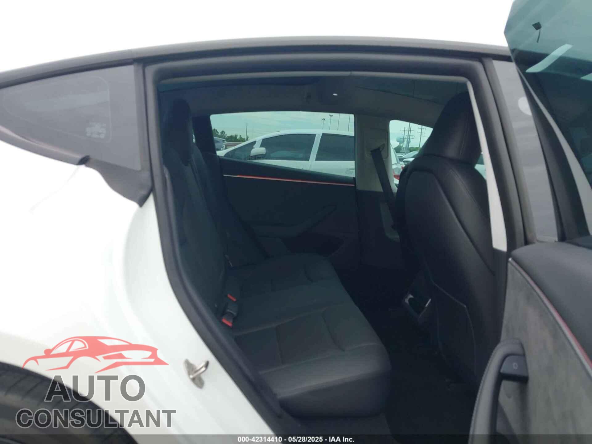 TESLA MODEL 3 2024 - 5YJ3E1EBXRF770011