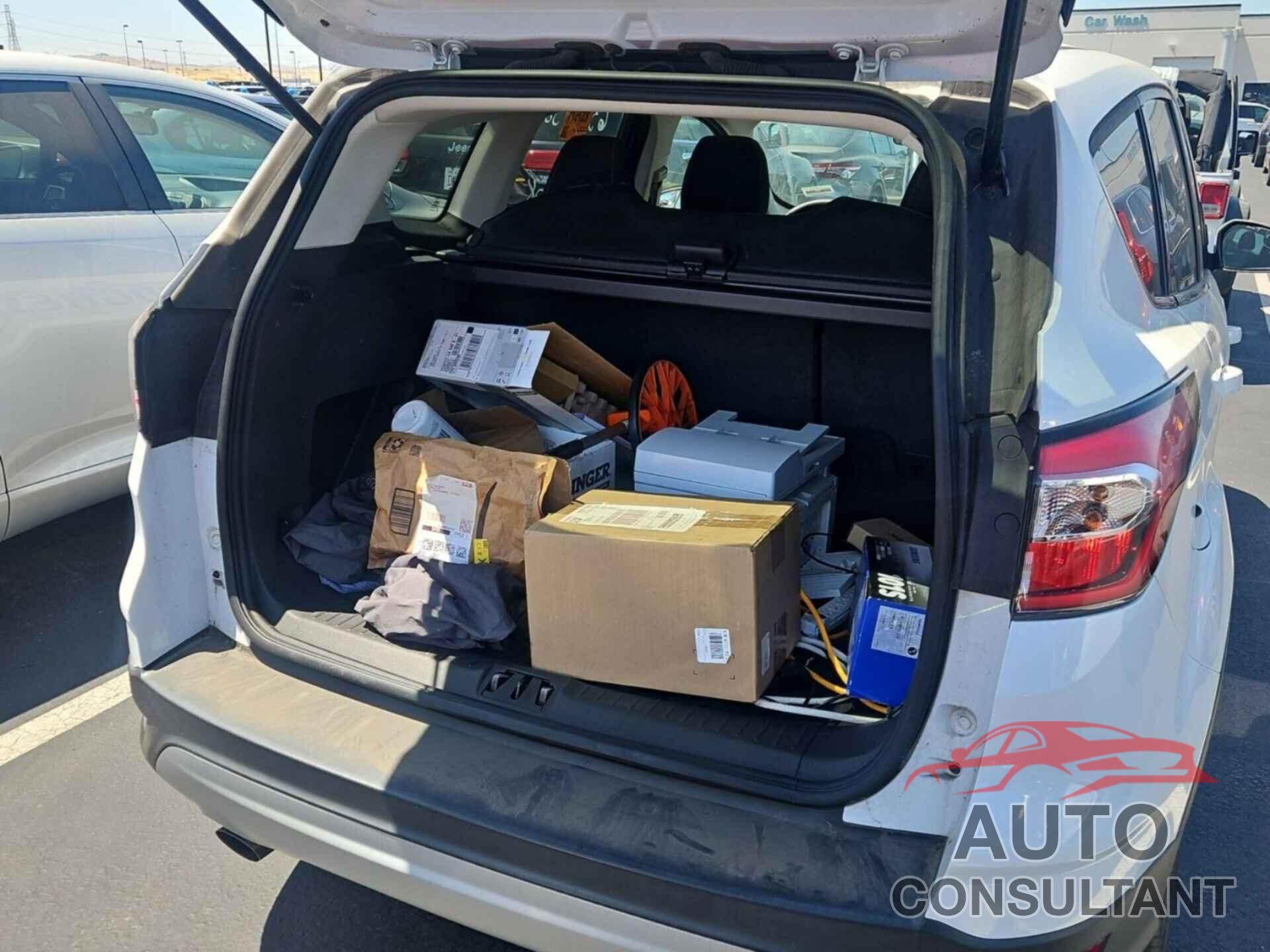 FORD ESCAPE 2017 - 1FMCU0GD6HUA95867