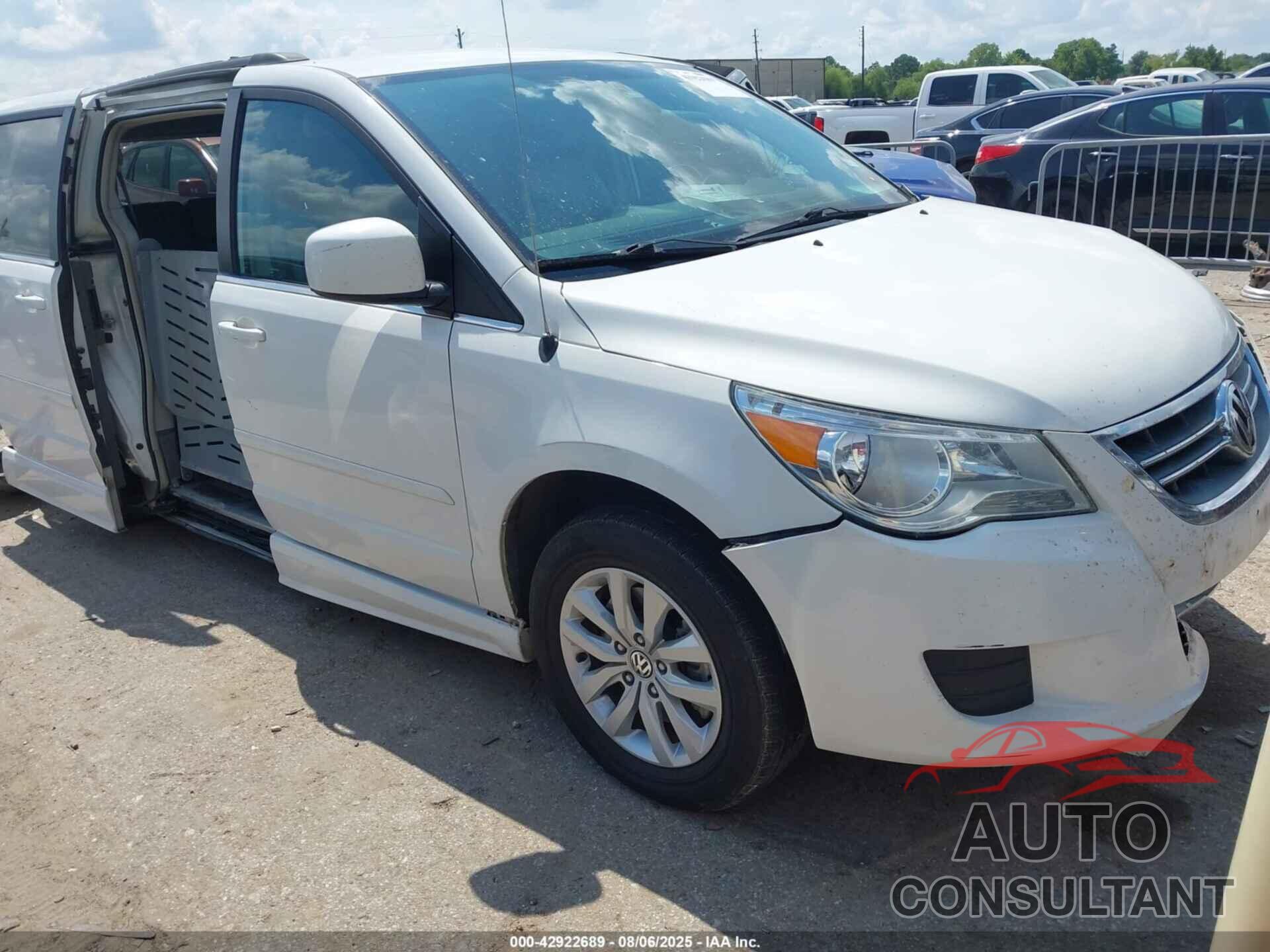 VOLKSWAGEN ROUTAN 2012 - 2C4RVABG3CR354131