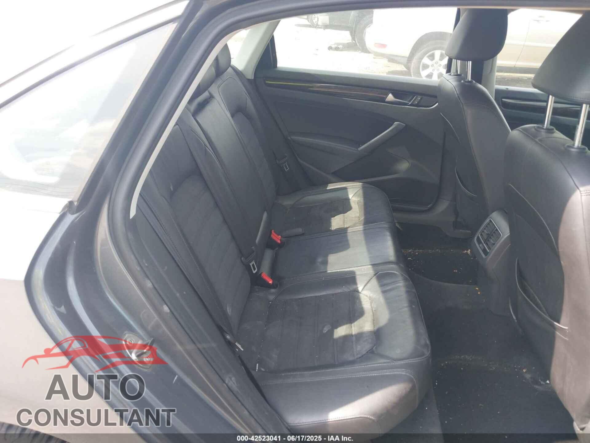VOLKSWAGEN PASSAT 2014 - 1VWCT7A37EC005768