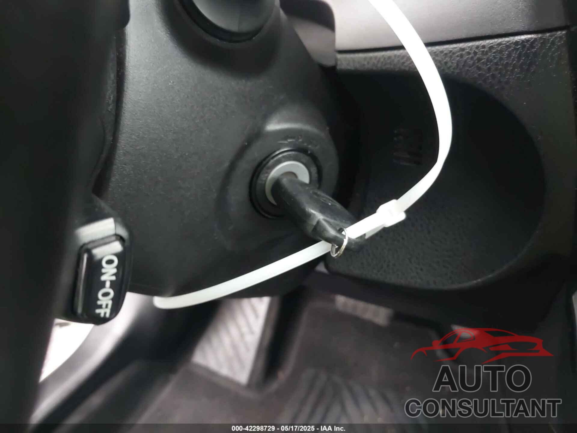 TOYOTA COROLLA 2018 - 5YFBURHEXJP817498
