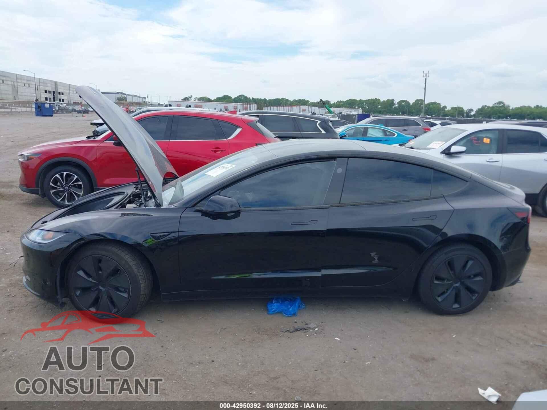 TESLA MODEL 3 2024 - 5YJ3E1EA7RF749592