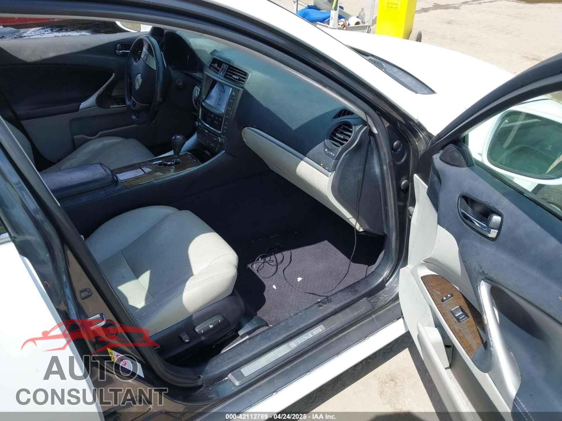 LEXUS IS 250 2011 - JTHCF5C24B5047820